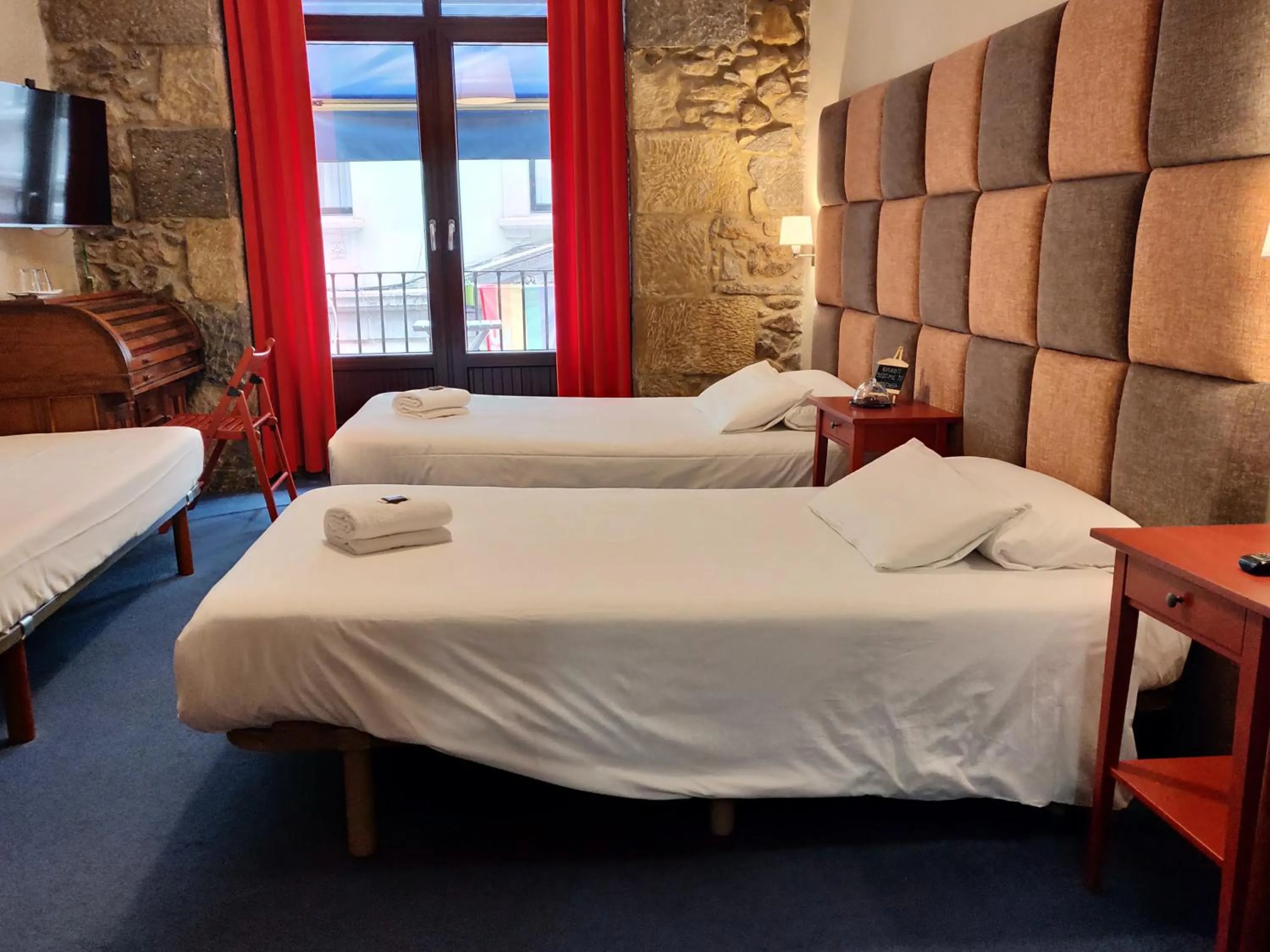 Photo of the whole room, Bed in Iturrienea Ostatua