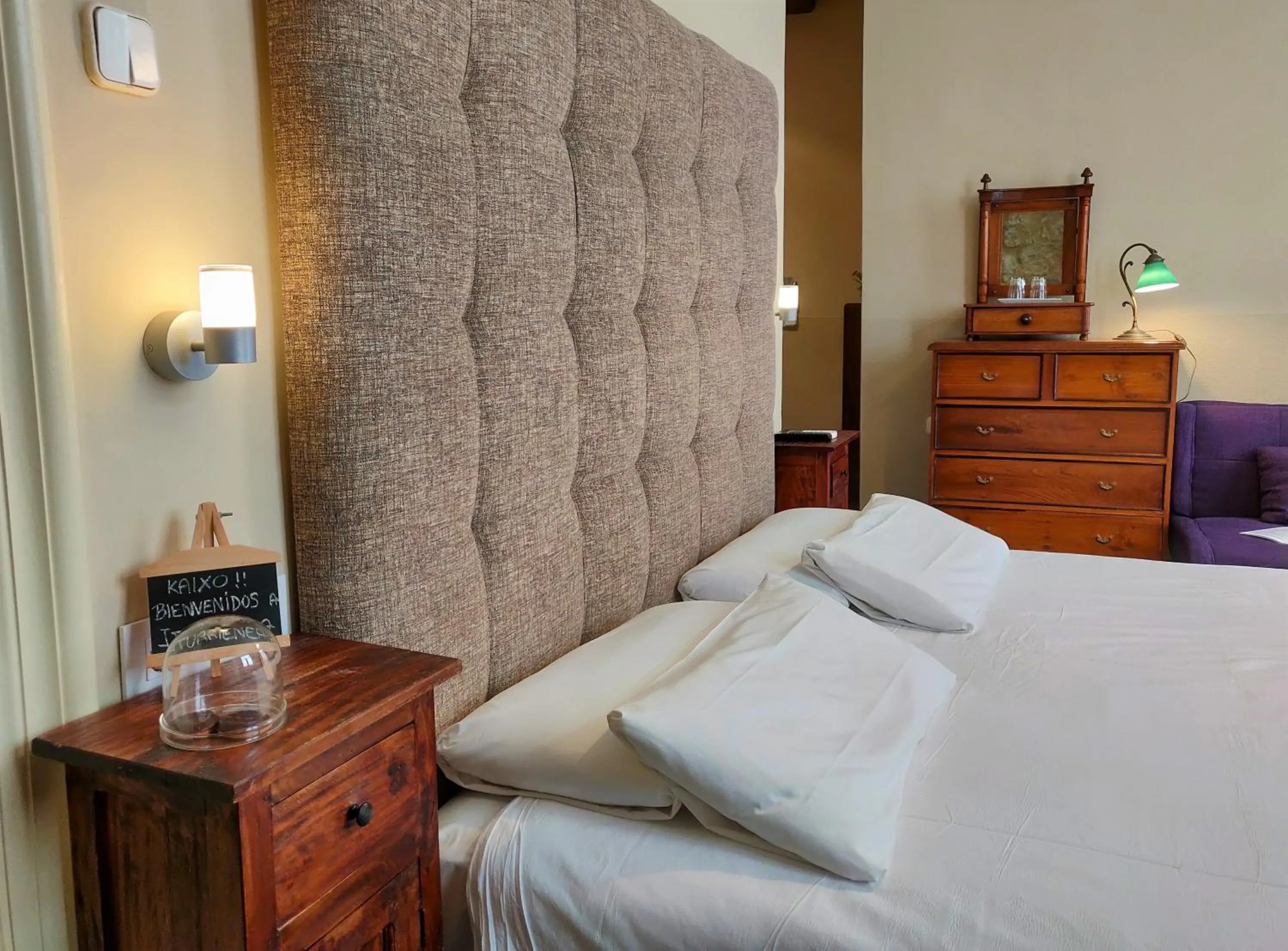 Photo of the whole room, Bed in Iturrienea Ostatua
