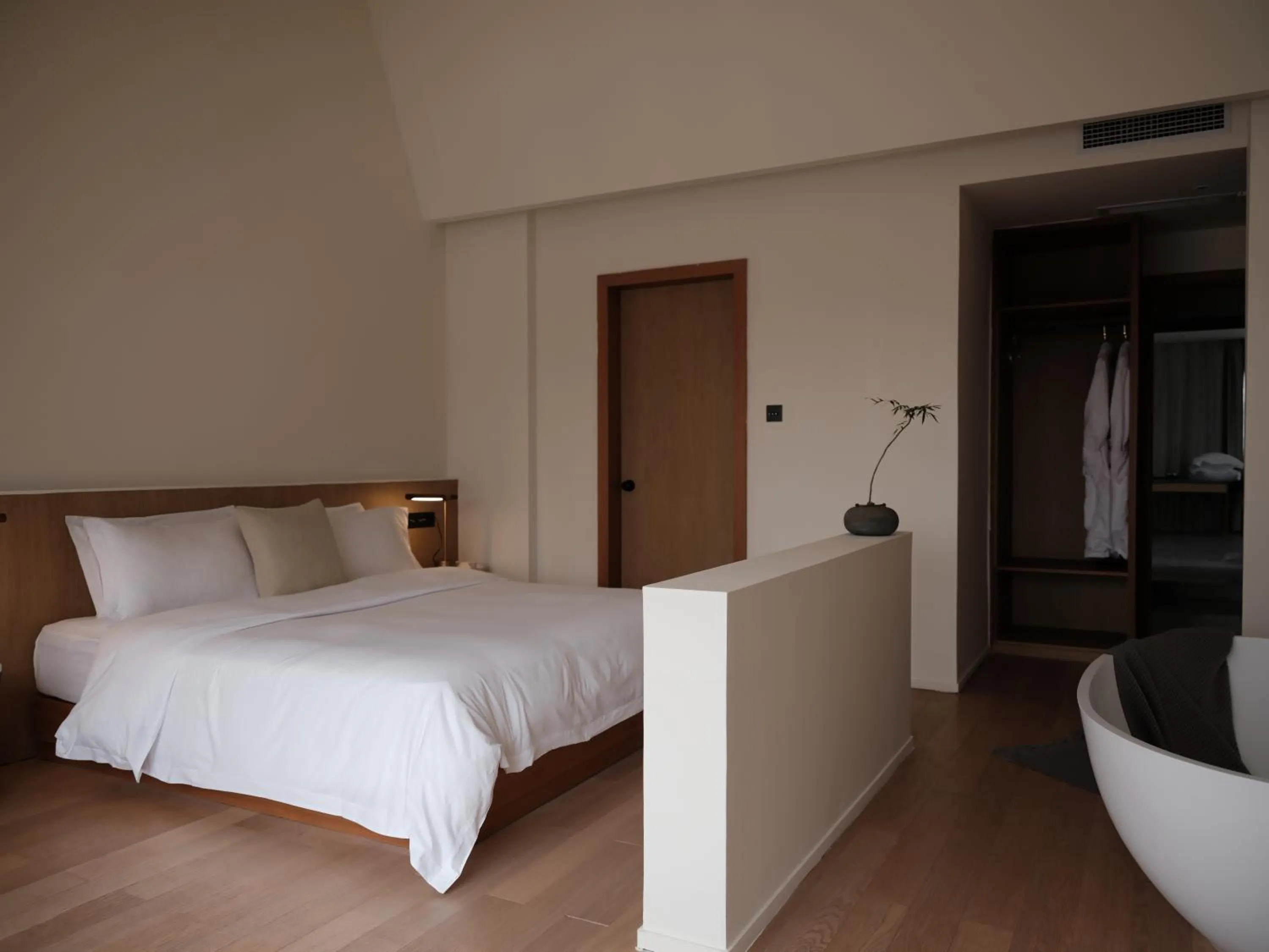 Bed in Guilin Bonjour Boutique Hotel- Free pick up service over 3 nights