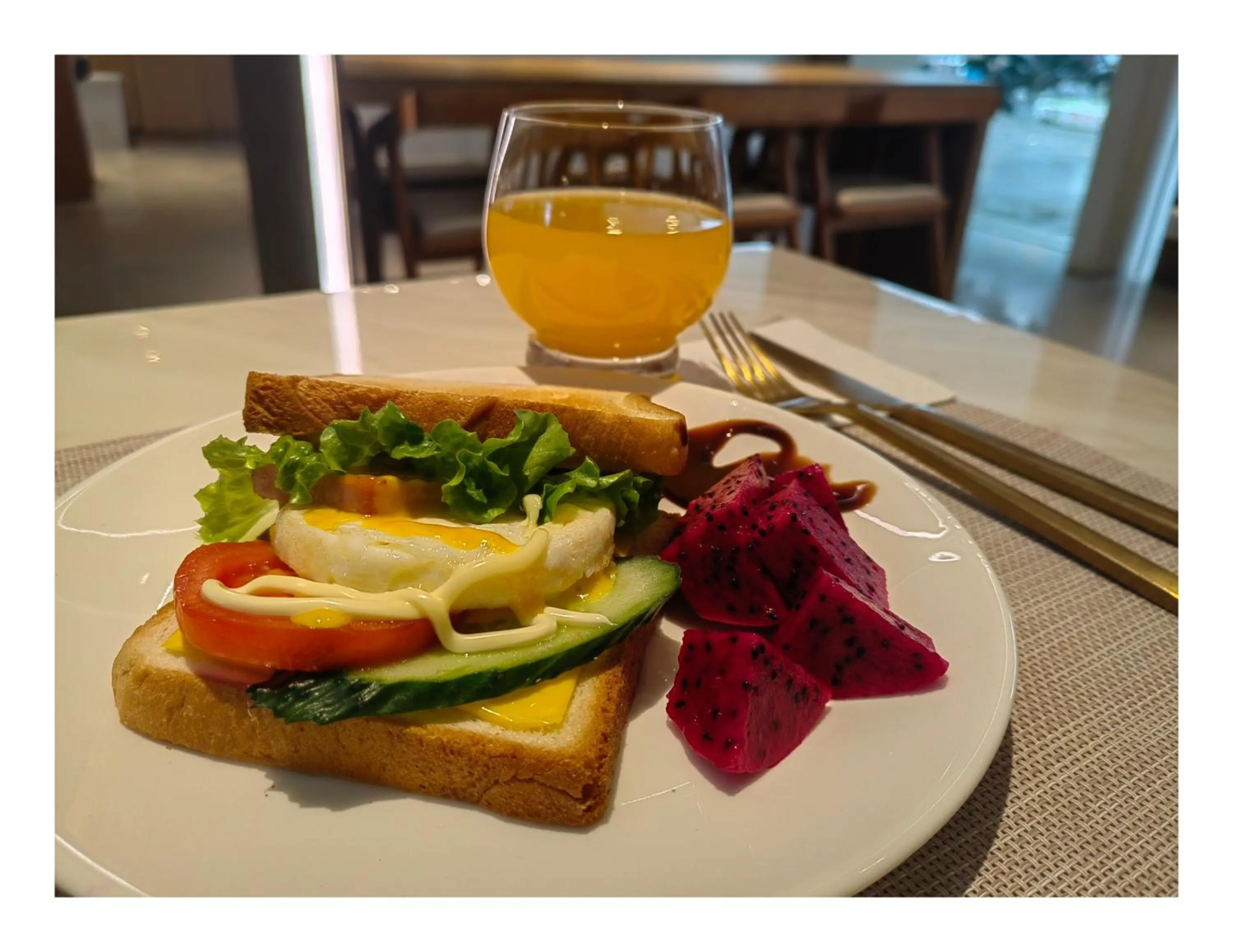 Breakfast in Guilin Bonjour Boutique Hotel- Free pick up service over 3 nights