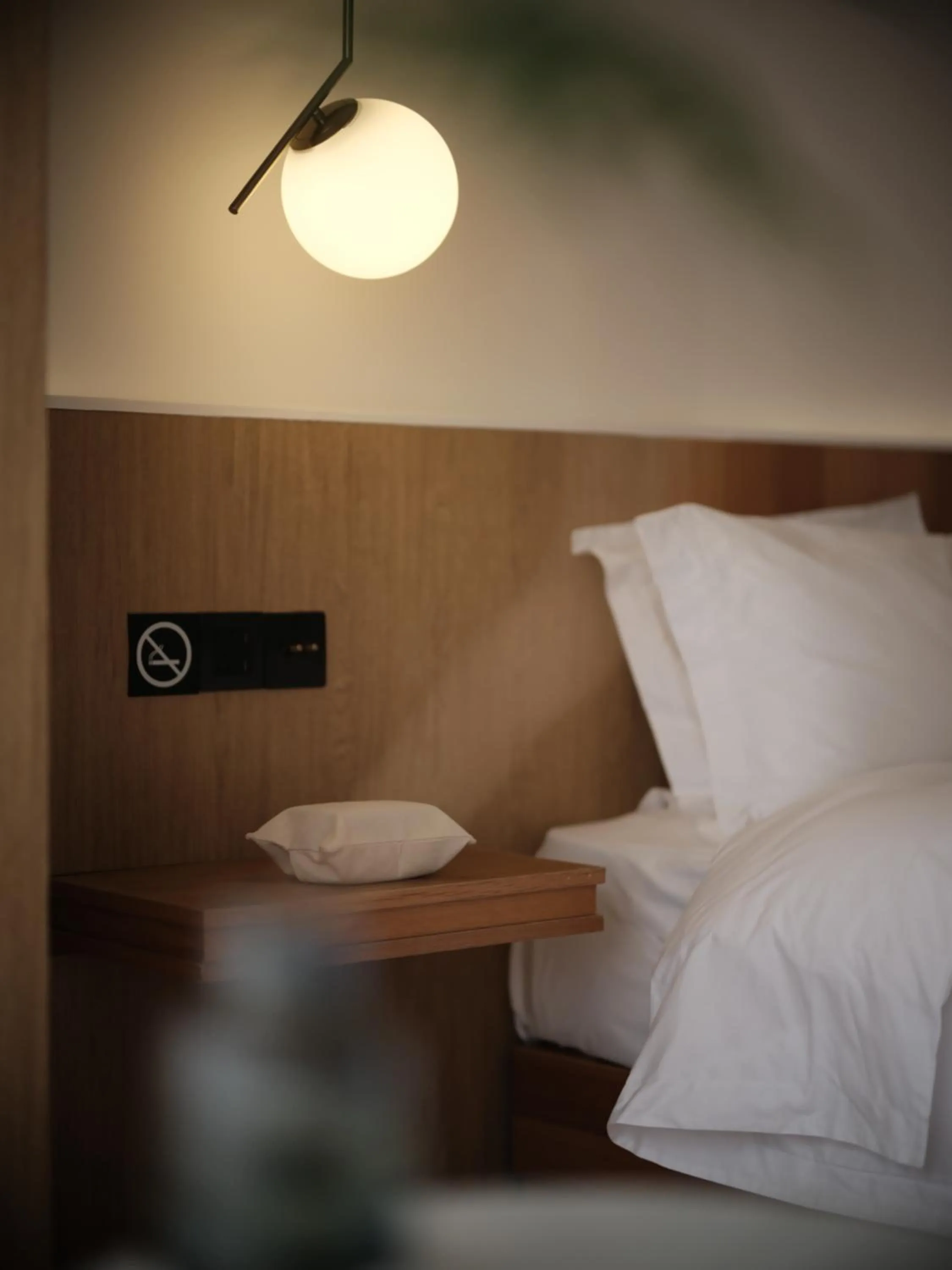 Property building, Bed in Guilin Bonjour Boutique Hotel- Free pick up service over 3 nights