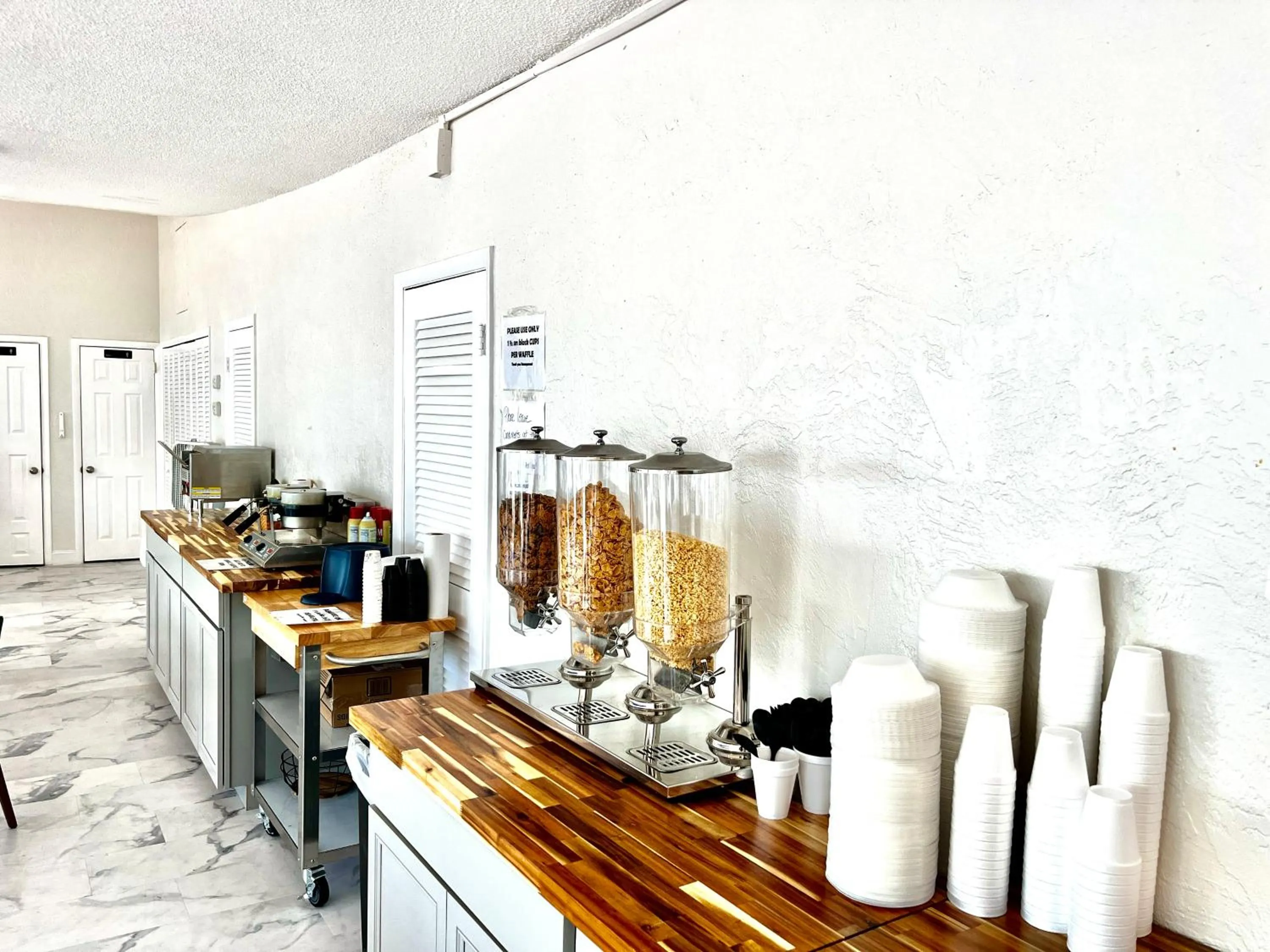 Breakfast in Makai Beach Lodge - NOT TAKING RESERVATIONS DUE TO HURRICANE DAMAGE Until Mid DEC