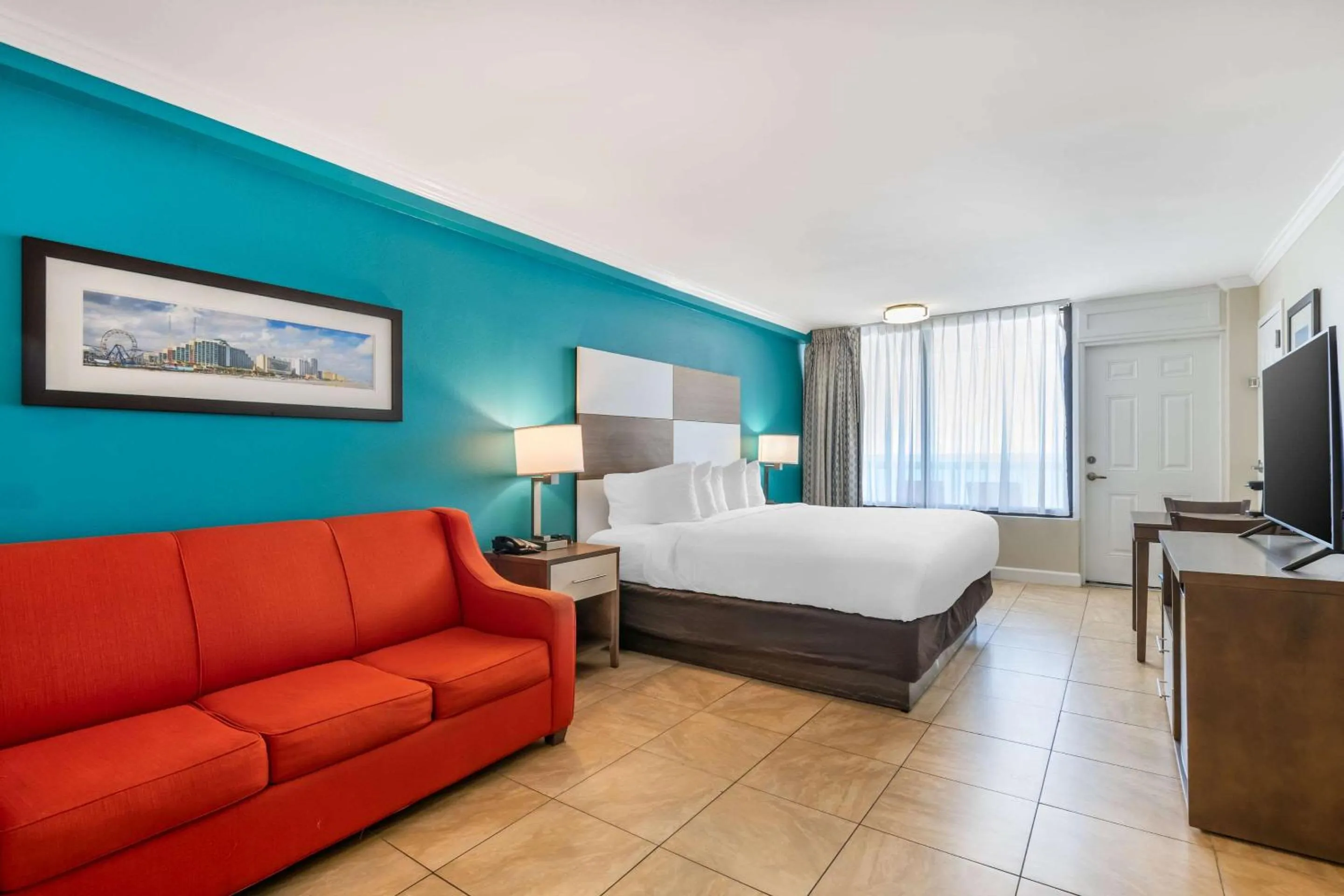 Bedroom, Bed in Comfort Inn & Suites Daytona Beach Oceanfront