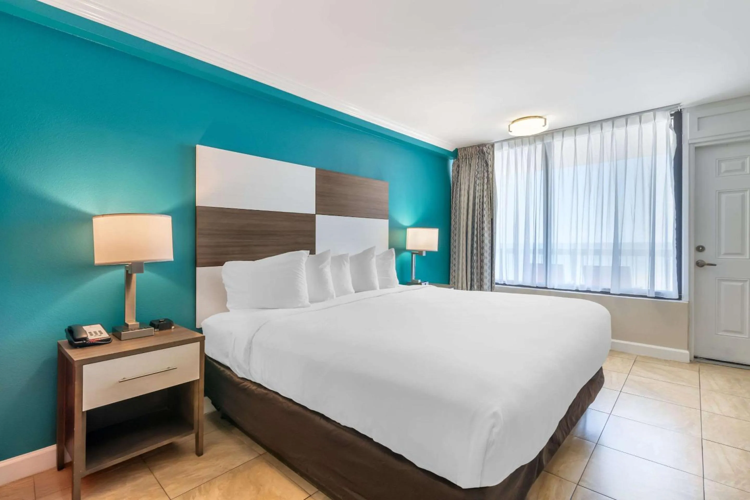 Bedroom, Bed in Comfort Inn & Suites Daytona Beach Oceanfront