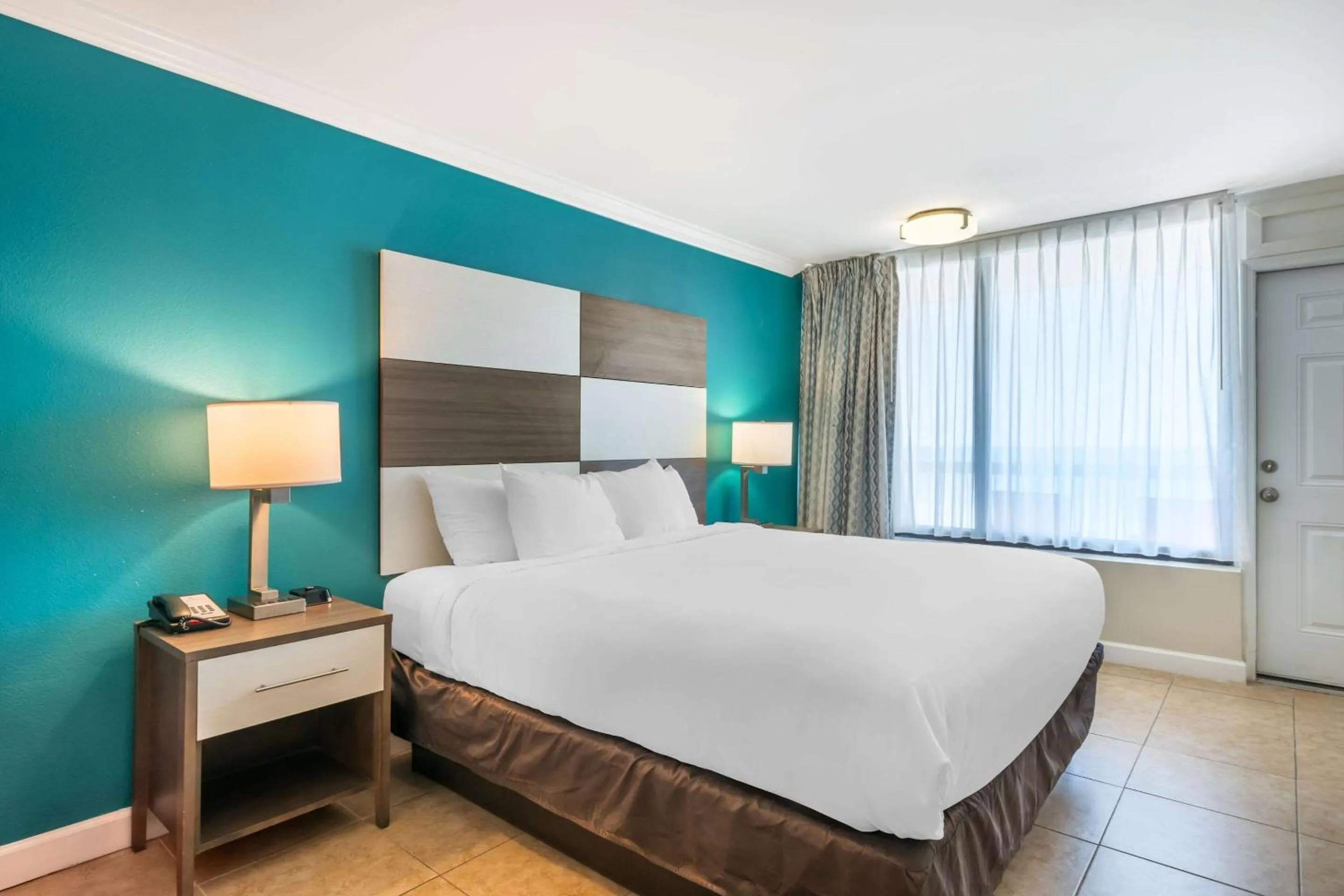 Bedroom, Bed in Comfort Inn & Suites Daytona Beach Oceanfront