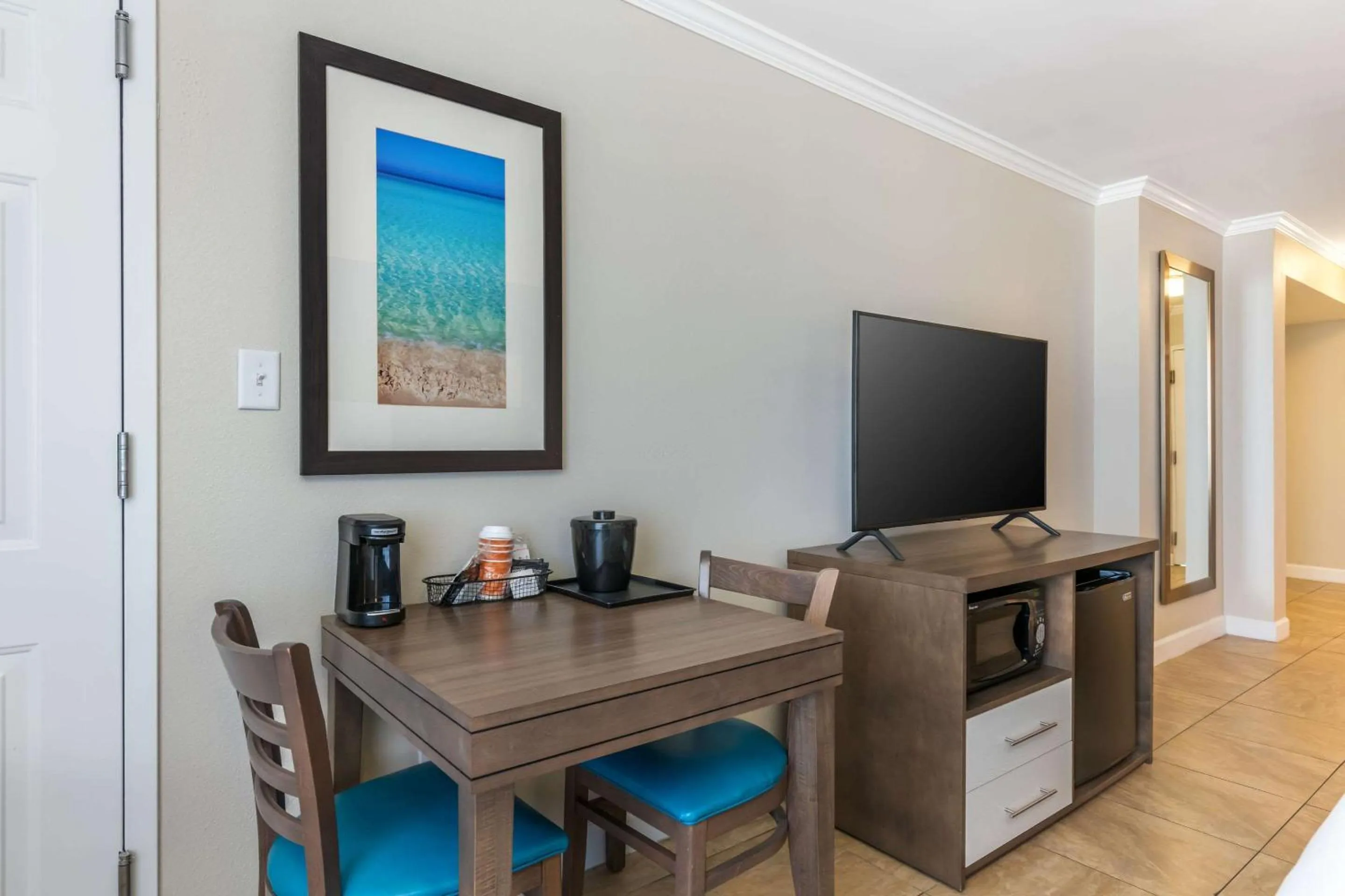 Bedroom in Comfort Inn & Suites Daytona Beach Oceanfront