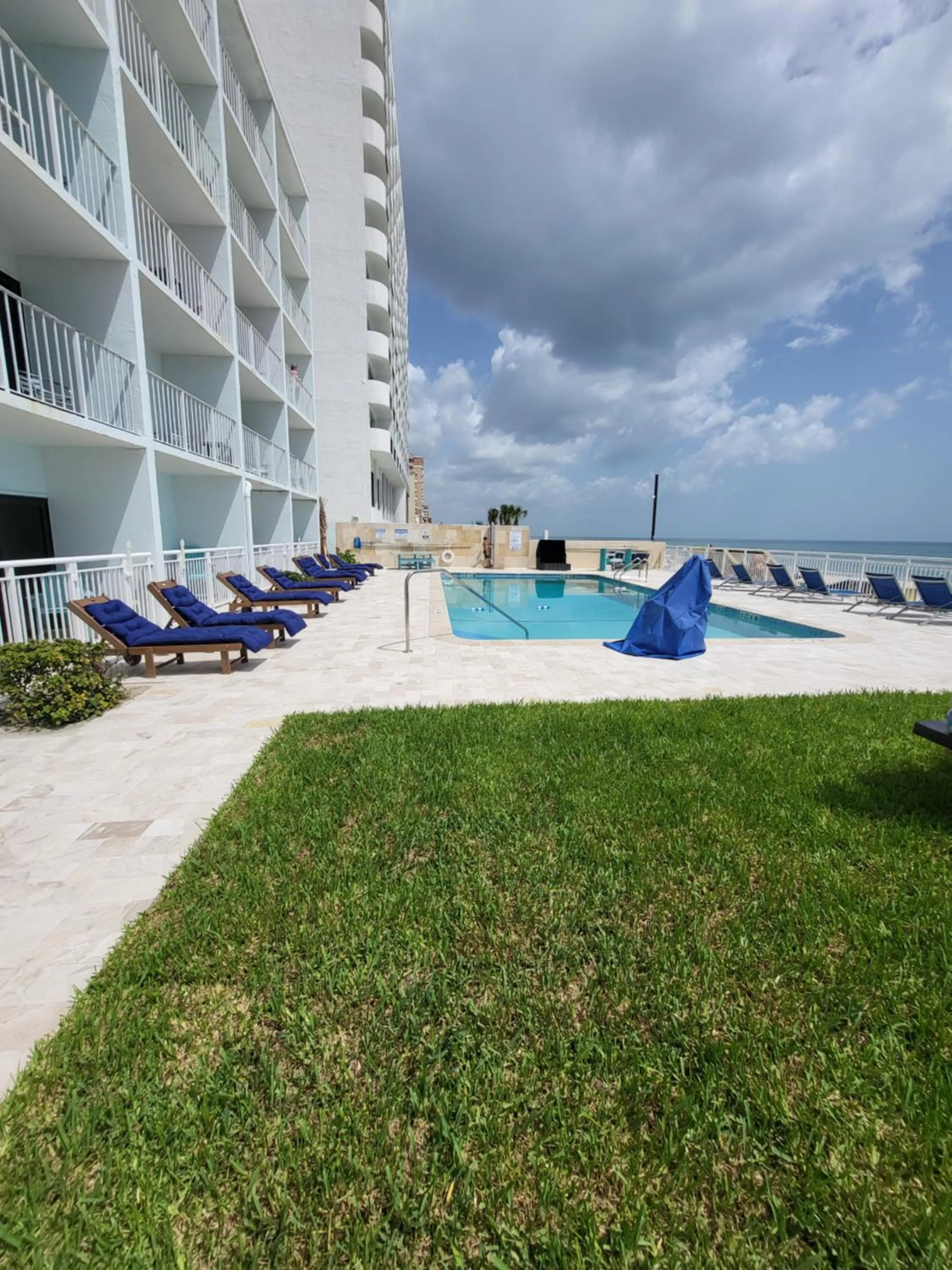 Swimming pool in Beachside Hotel