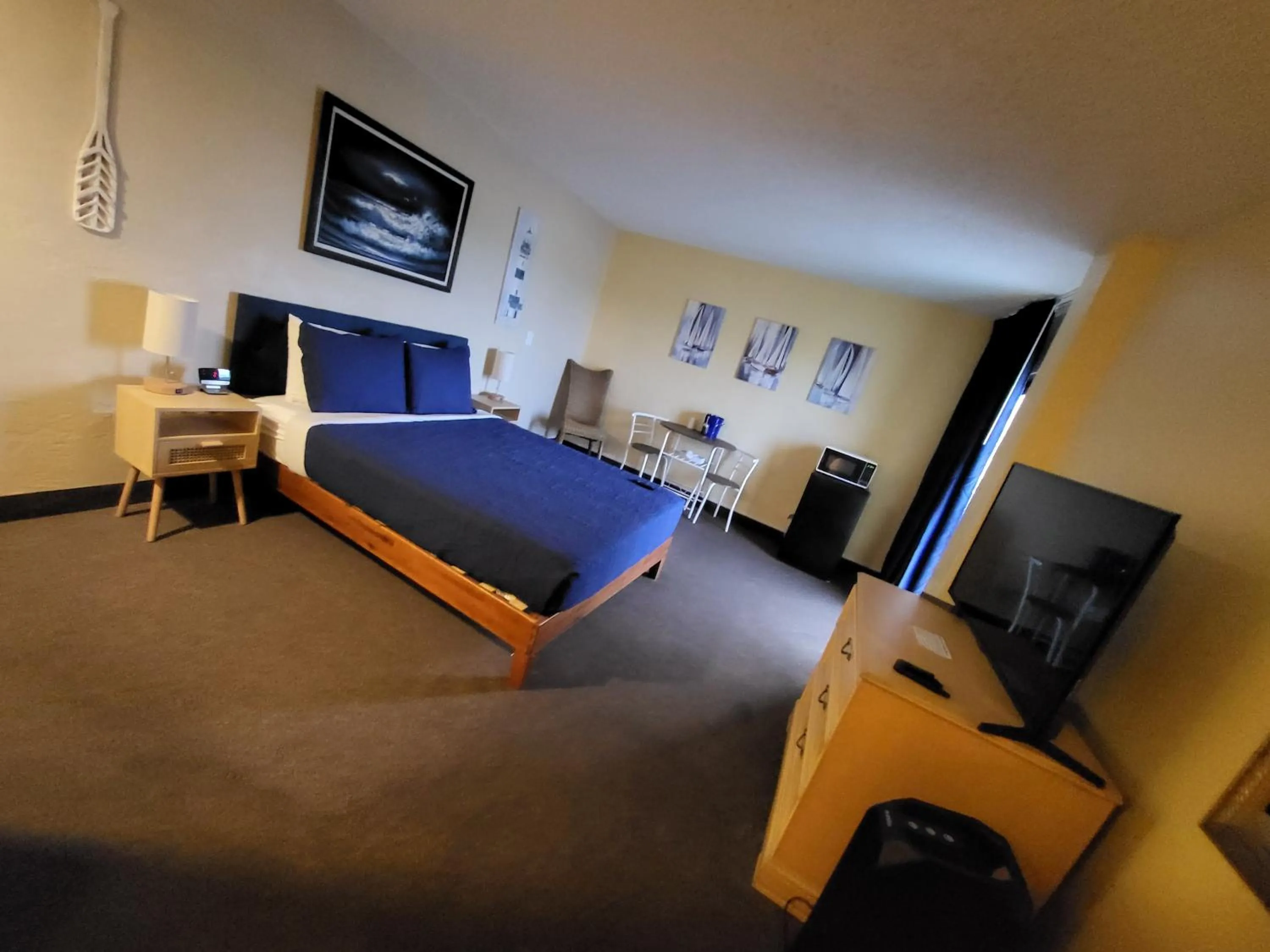 Photo of the whole room, Bed in Beachside Hotel