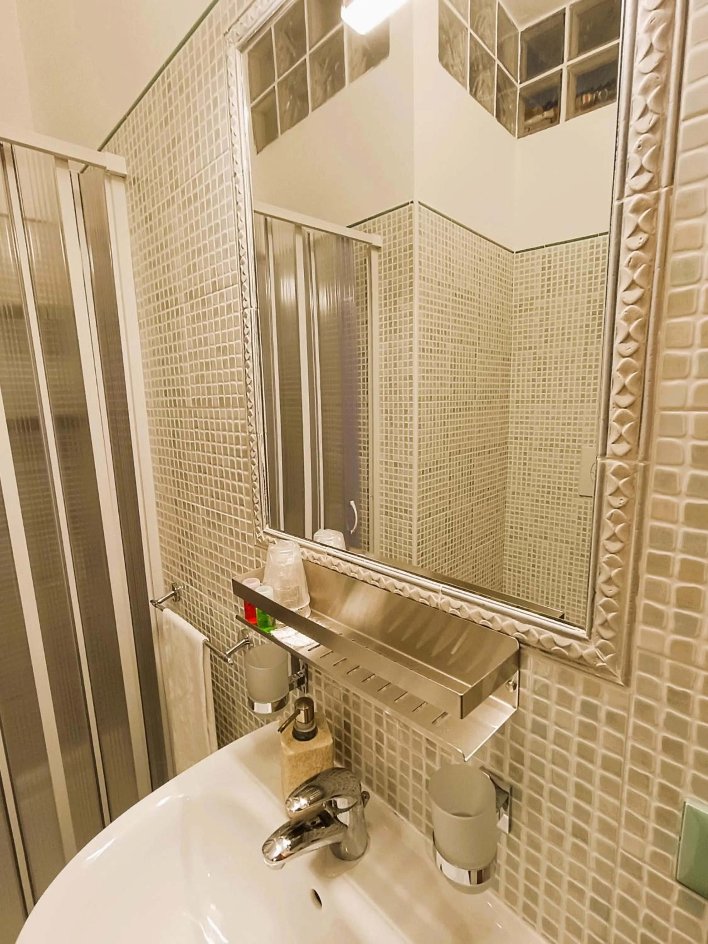 Shower in B&B Casa Cimino - Monopoli - Puglia