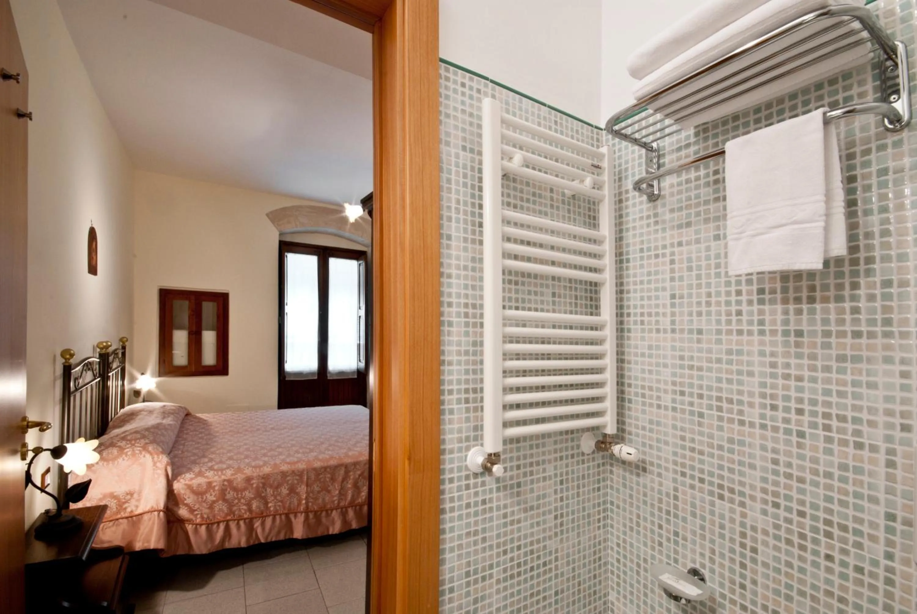 Decorative detail, Bed in B&B Casa Cimino - Monopoli - Puglia