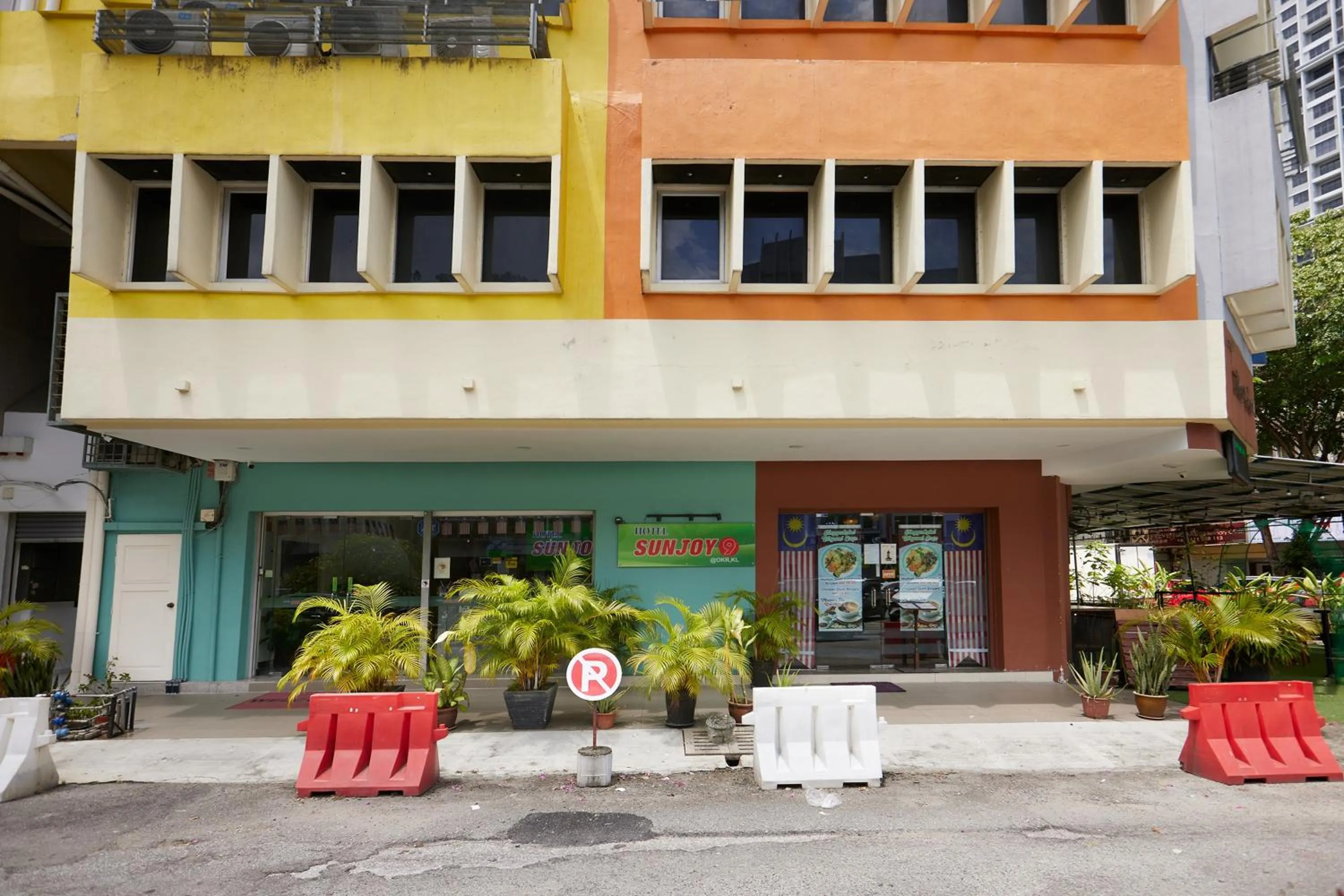 Property building in Hotel Sunjoy9 OKR