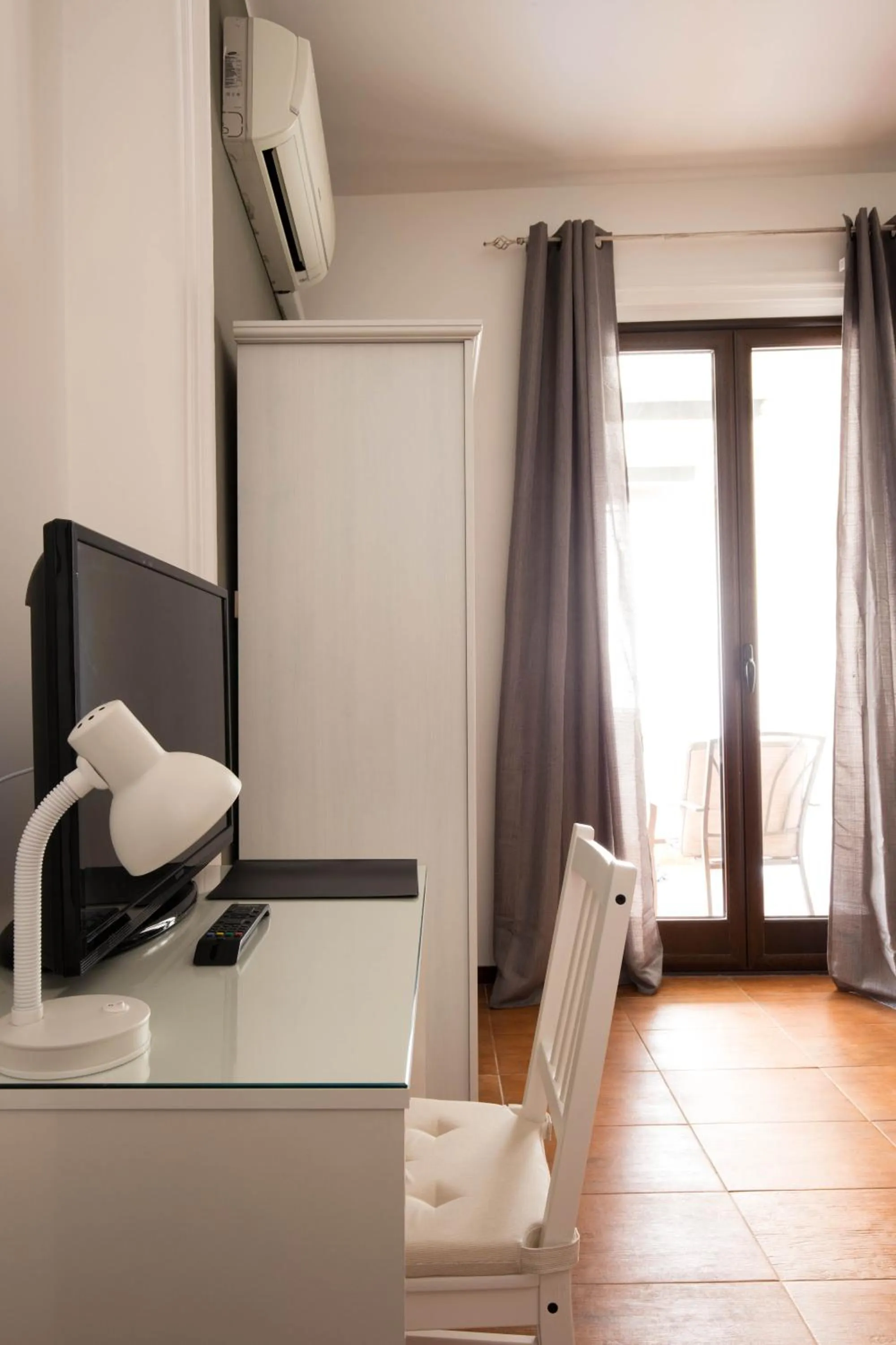 Photo of the whole room in La Casa del Moro