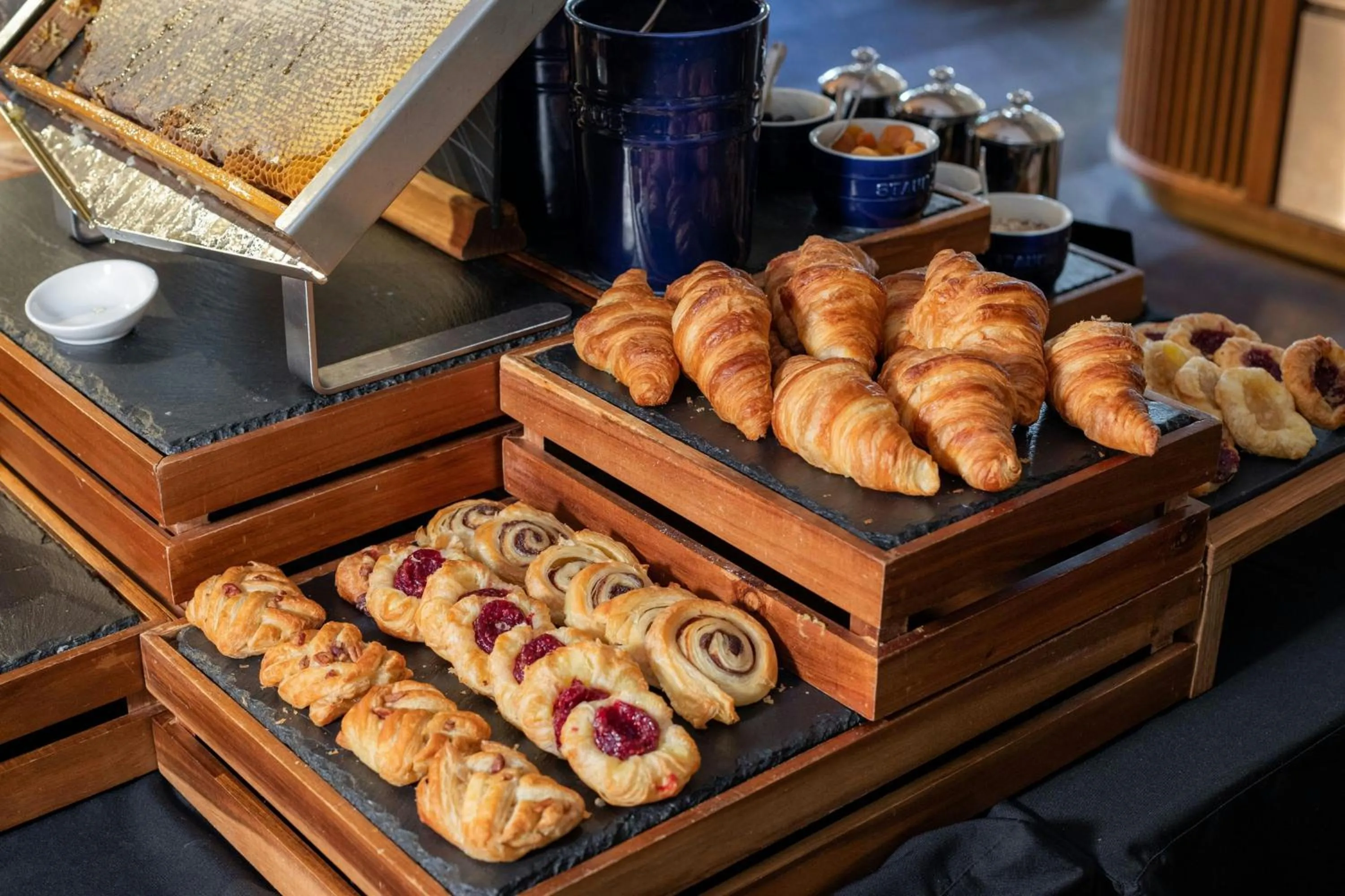 Breakfast in LUME Boutique Hotel, Autograph Collection