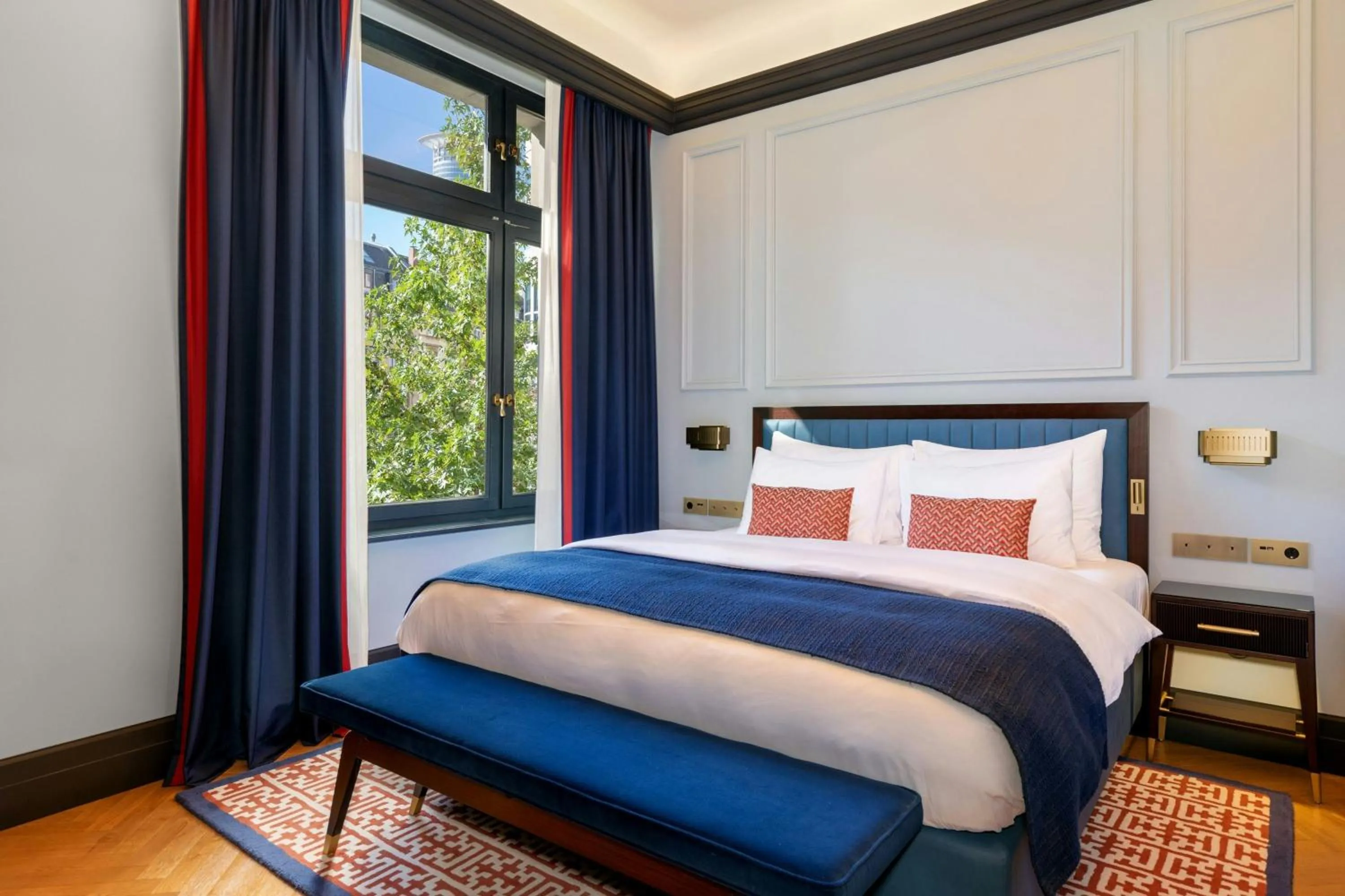 Photo of the whole room, Bed in LUME Boutique Hotel, Autograph Collection