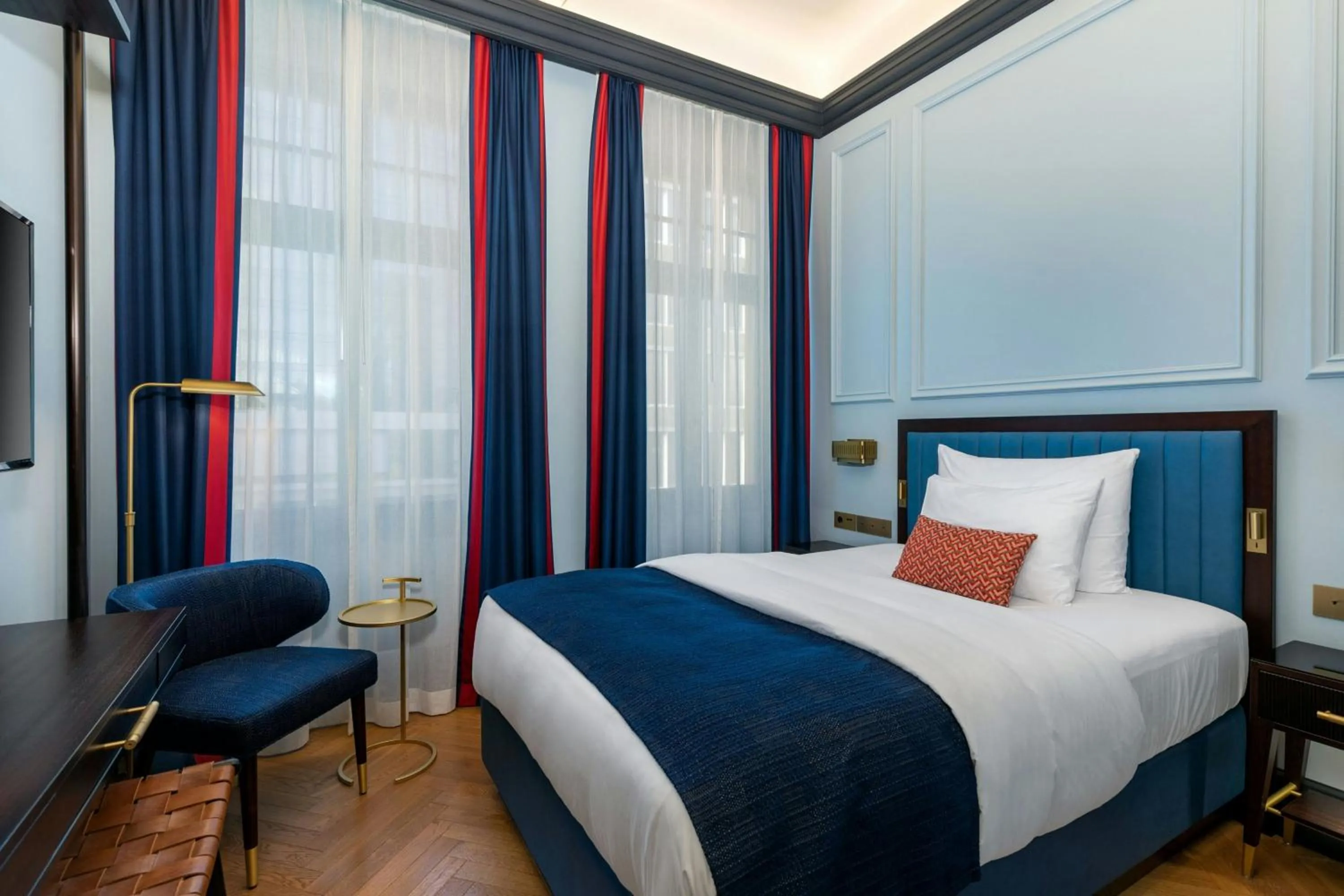 Photo of the whole room, Bed in LUME Boutique Hotel, Autograph Collection