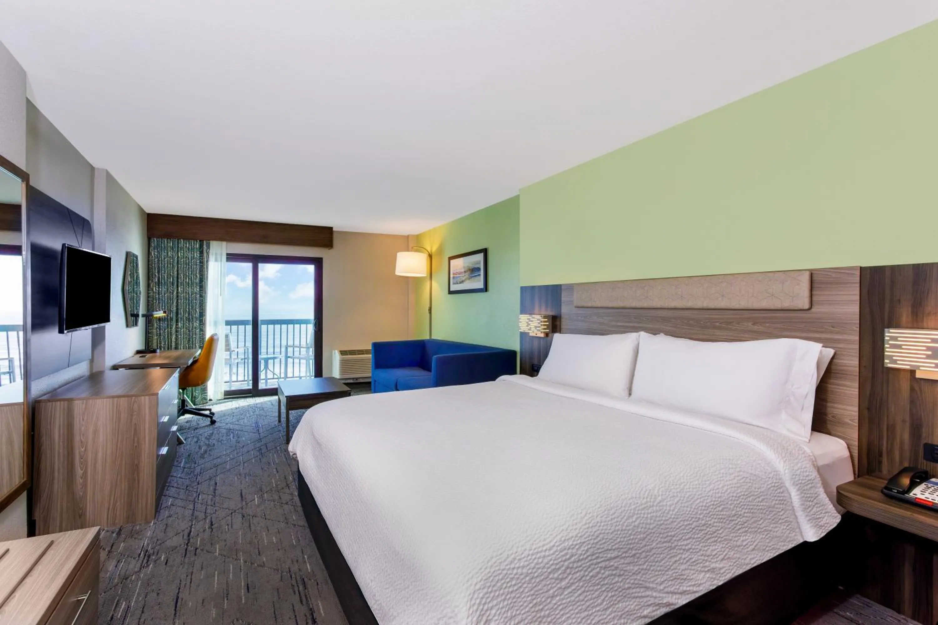 Bedroom, Bed in Holiday Inn Express & Suites Oceanfront Daytona Beach Shores by IHG