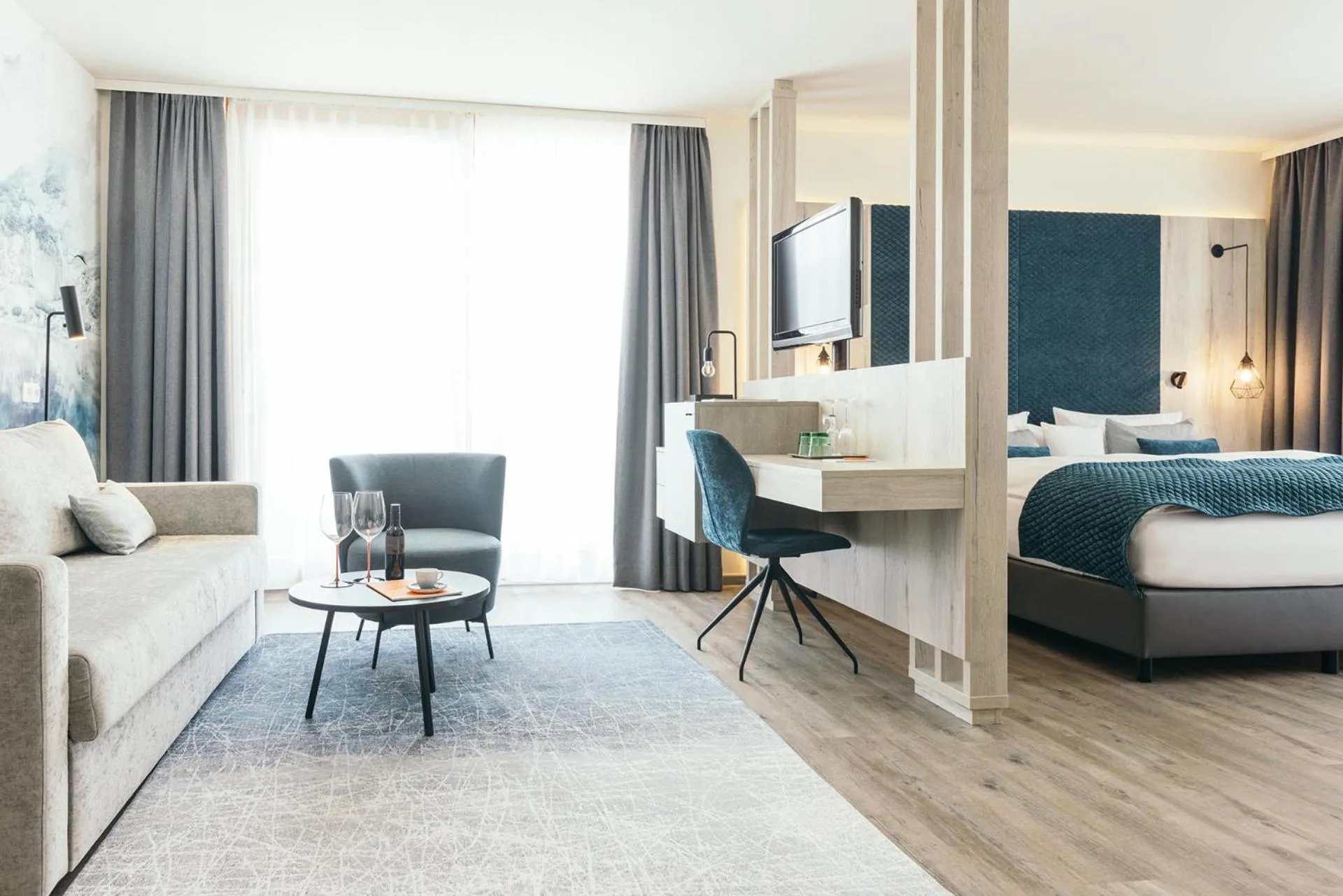 Photo of the whole room, Bed in Das Kaiserblick 4 Sterne Superior