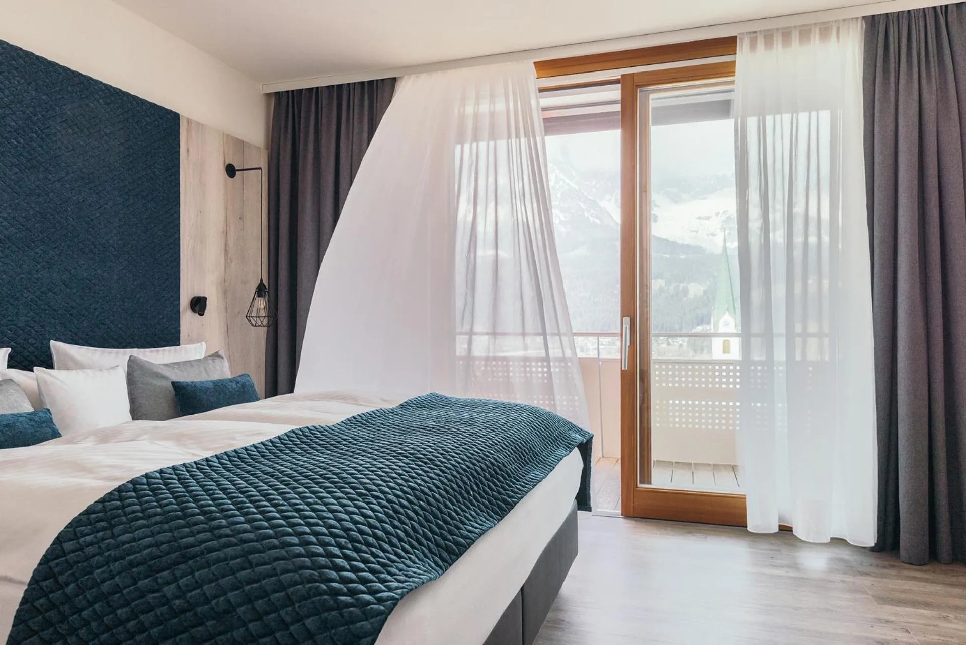 Photo of the whole room, Bed in Das Kaiserblick 4 Sterne Superior