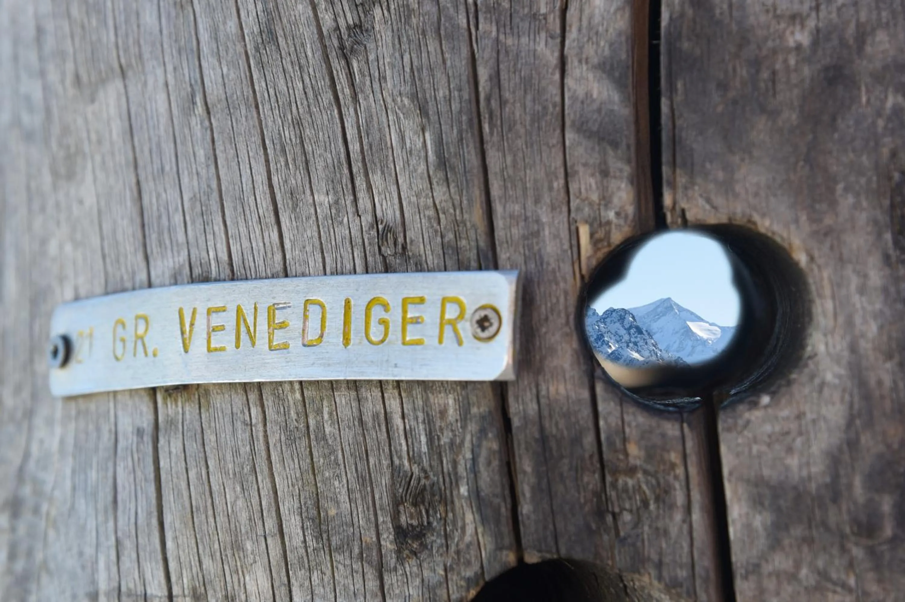 Logo/Certificate/Sign in Venediger Lodge