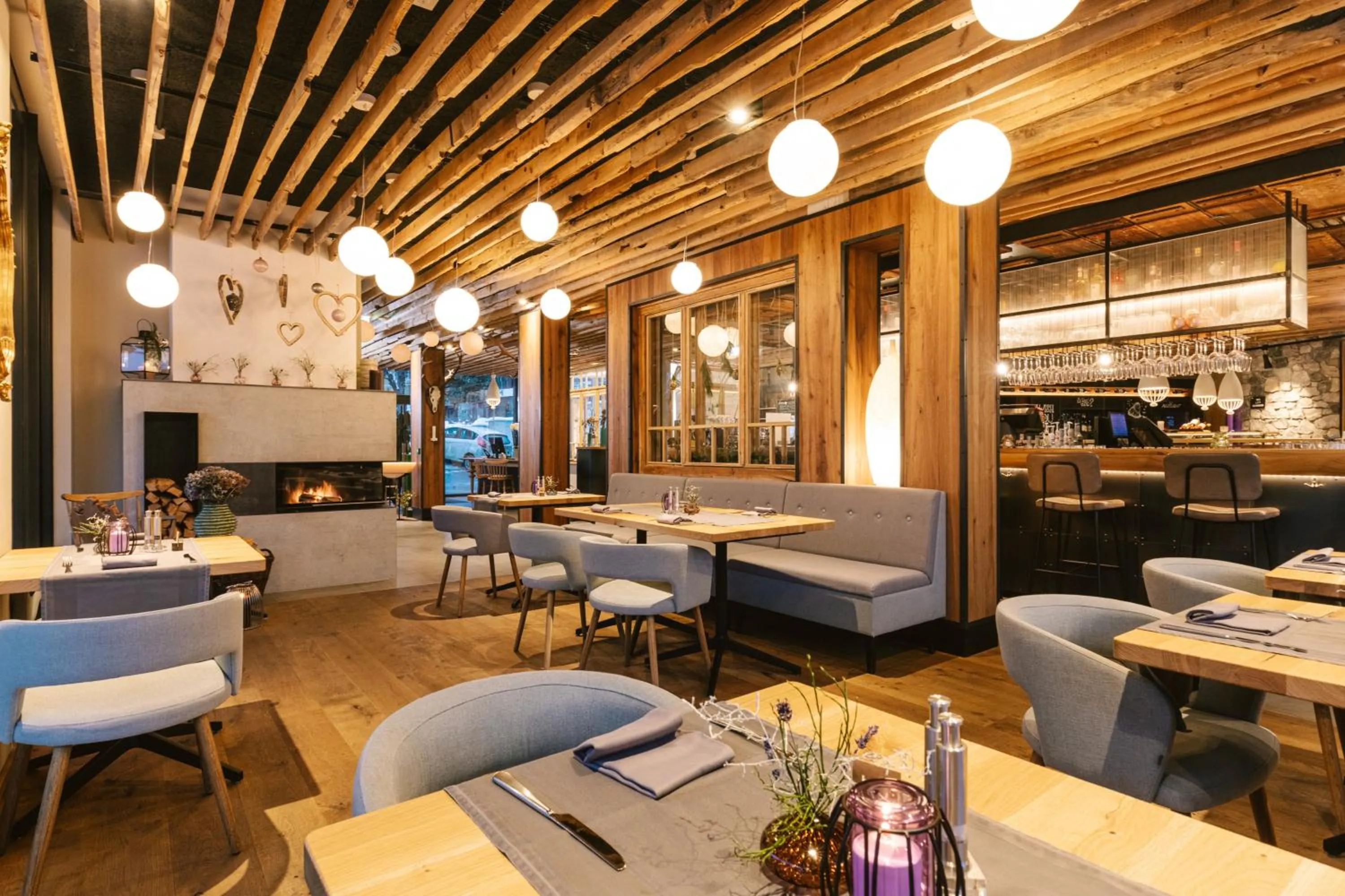 Restaurant/places to eat in Venediger Lodge