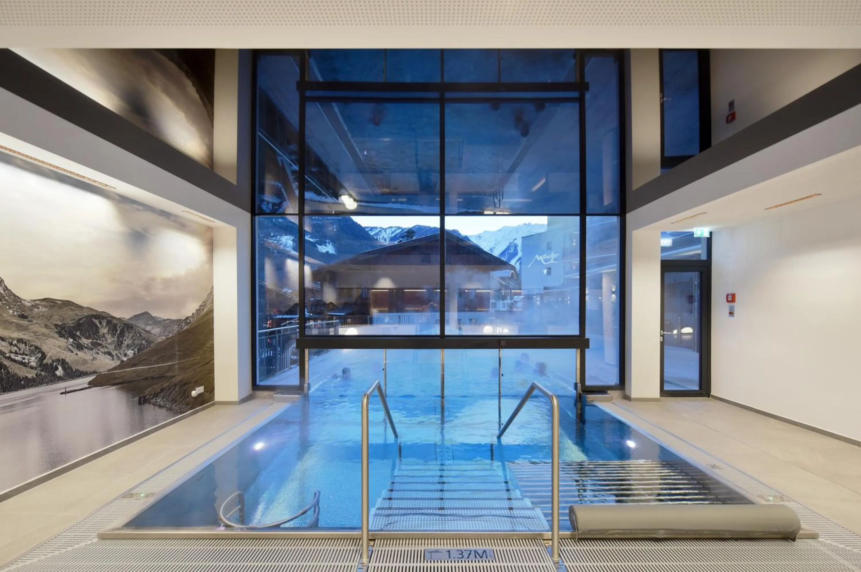 Swimming pool in Venediger Lodge