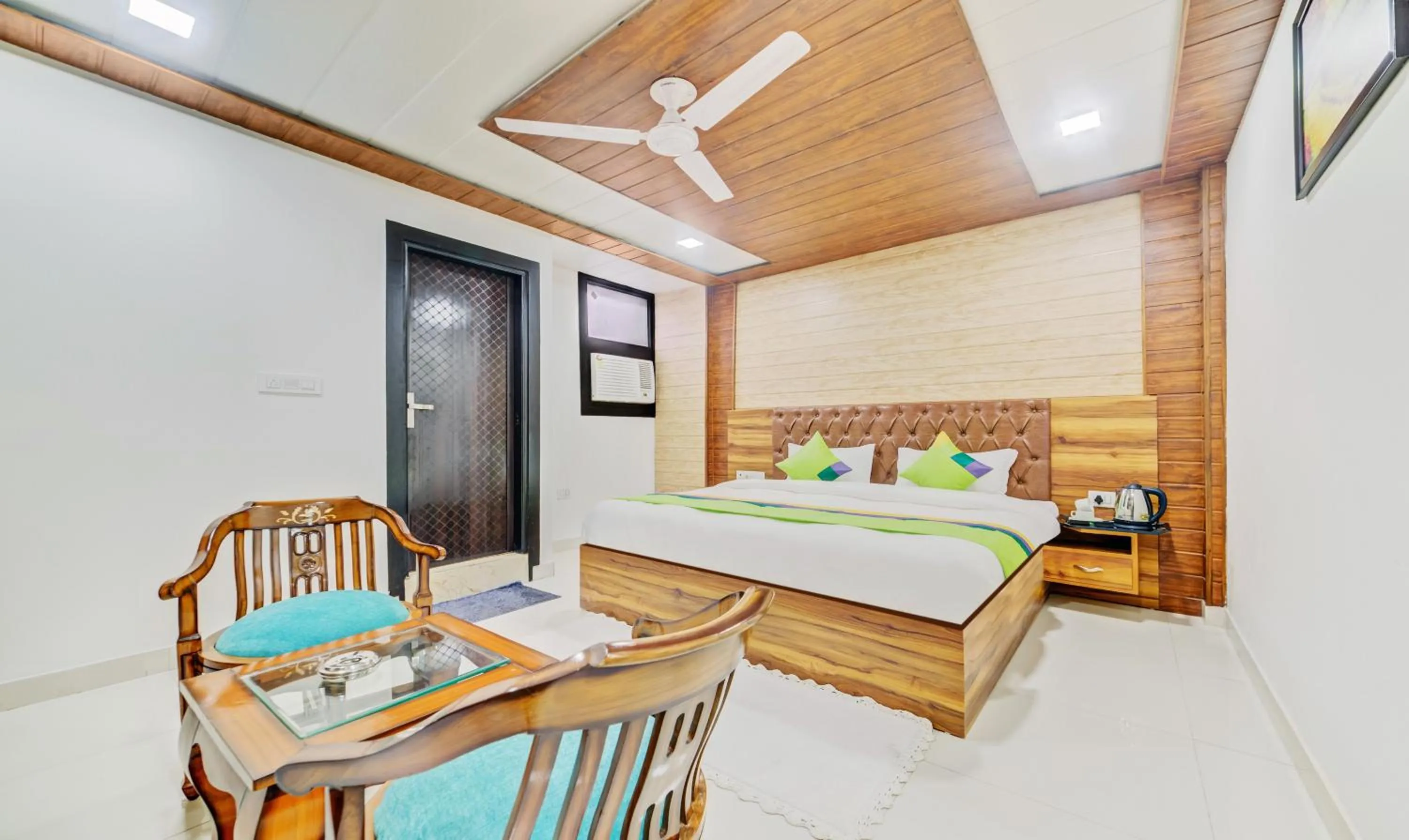 Bed in Hotel Nysha Palace Near IGI Airport