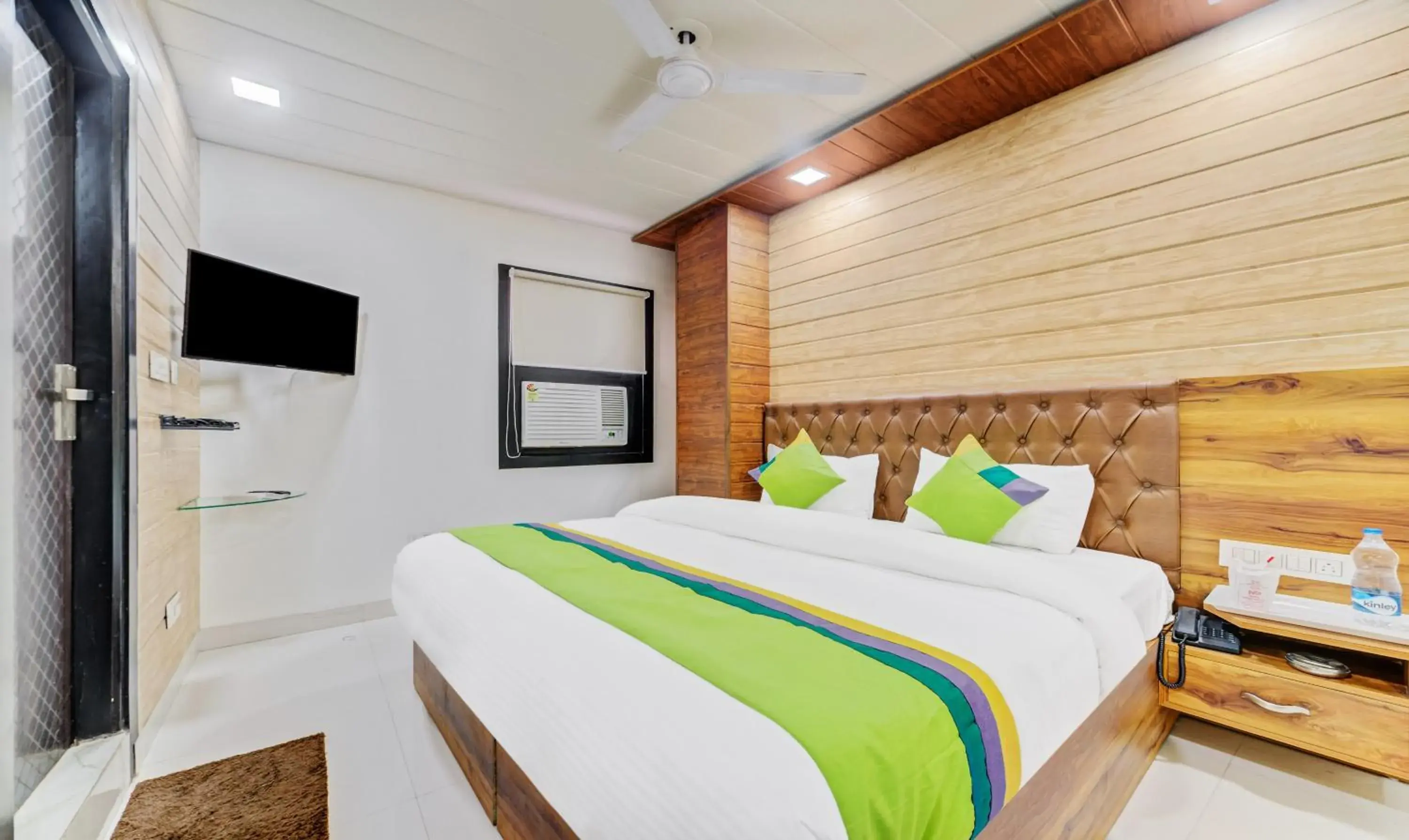 Deluxe Triple Room in Hotel Nysha Palace Near IGI Airport Deluxe Triple Room in Hotel Nysha Palace Near IGI Airport