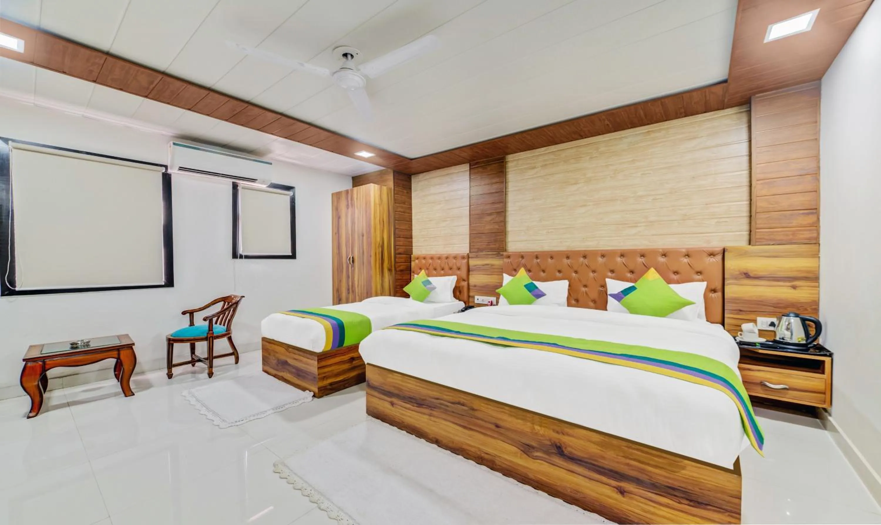 Bed in Hotel Nysha Palace Near IGI Airport