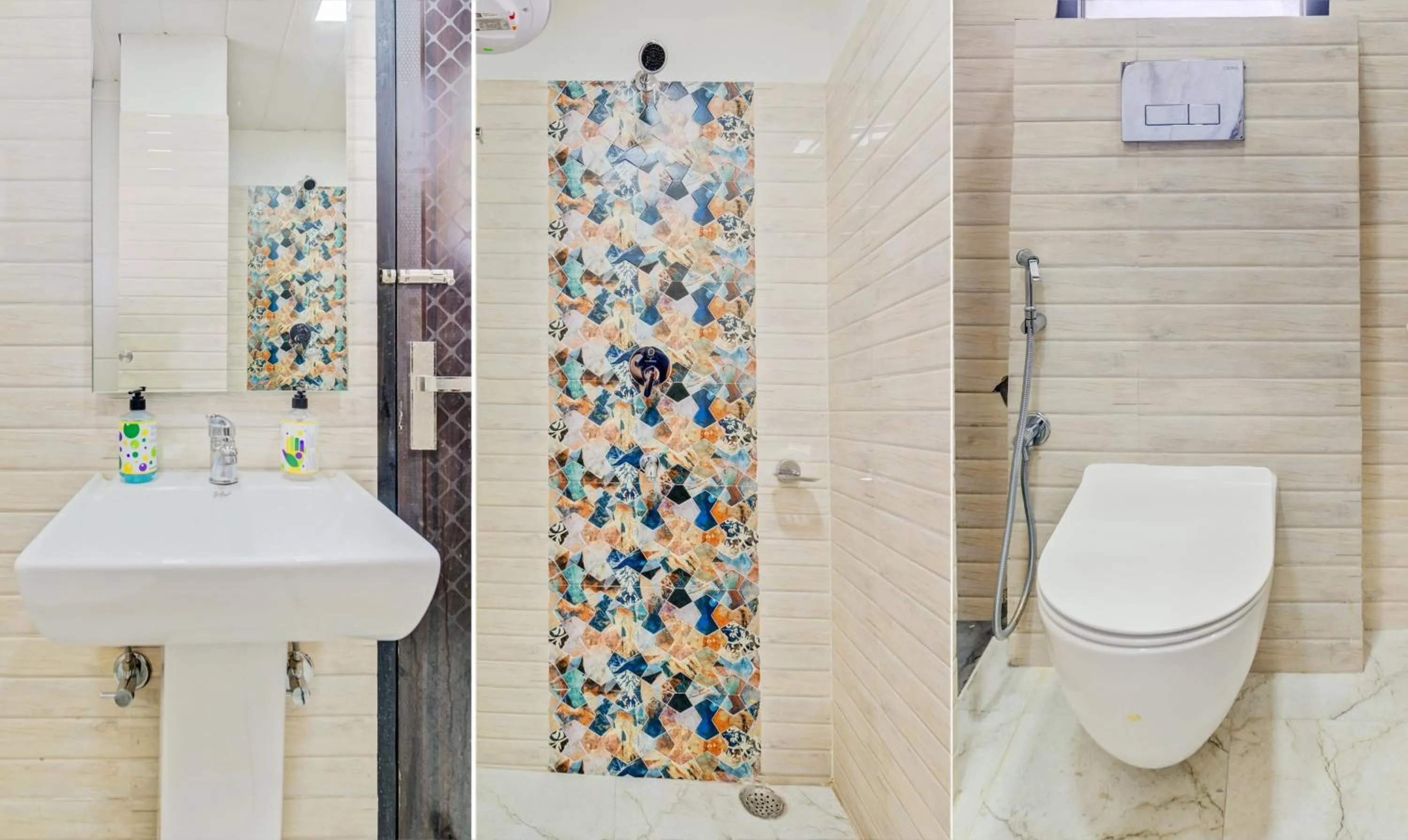 Shower in Hotel Nysha Palace Near IGI Airport