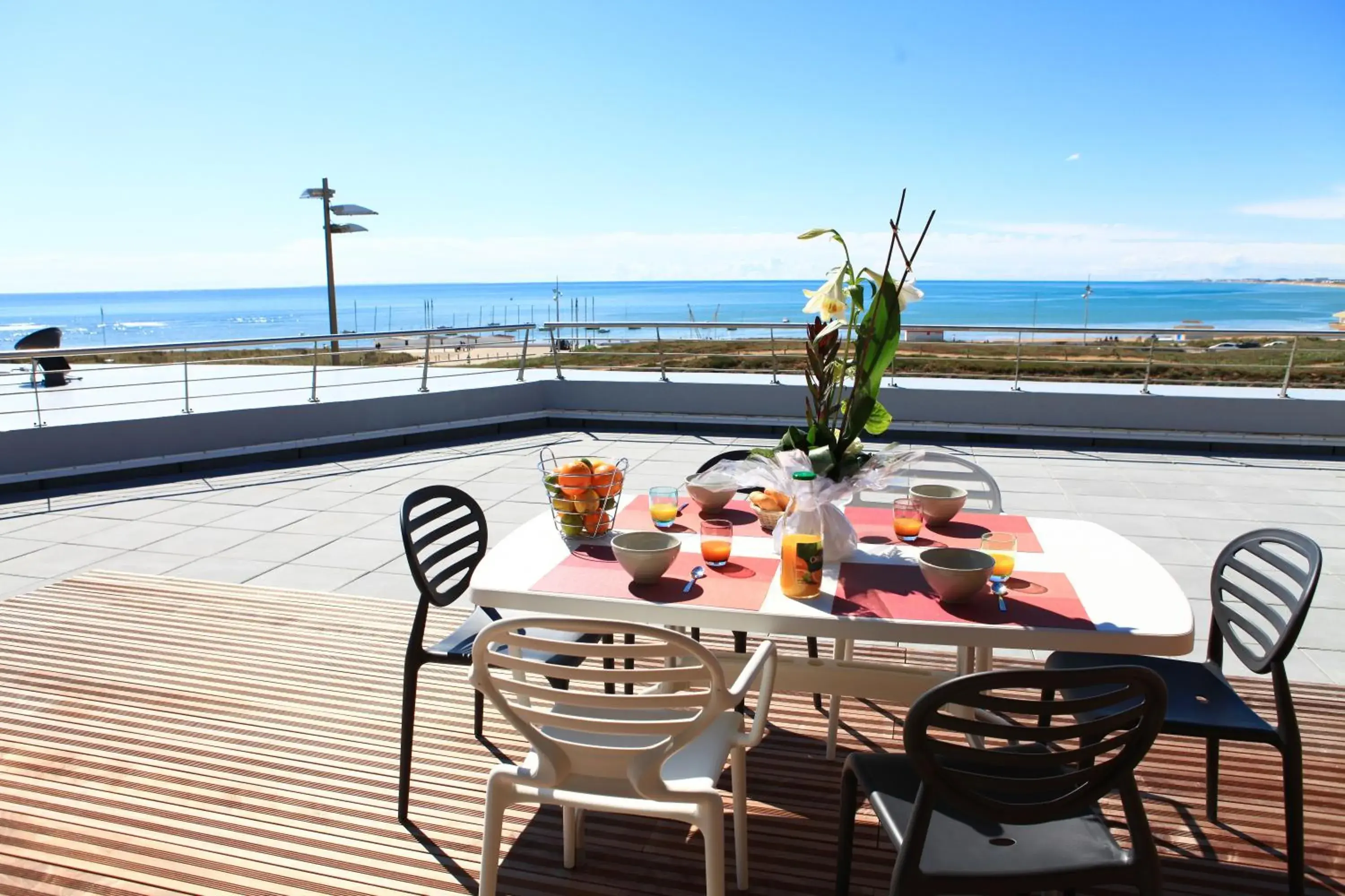 Three-Bedroom Apartment with Sea View in Les Terrasses de l'Océan Three-Bedroom Apartment with Sea View in Les Terrasses de l'Océan