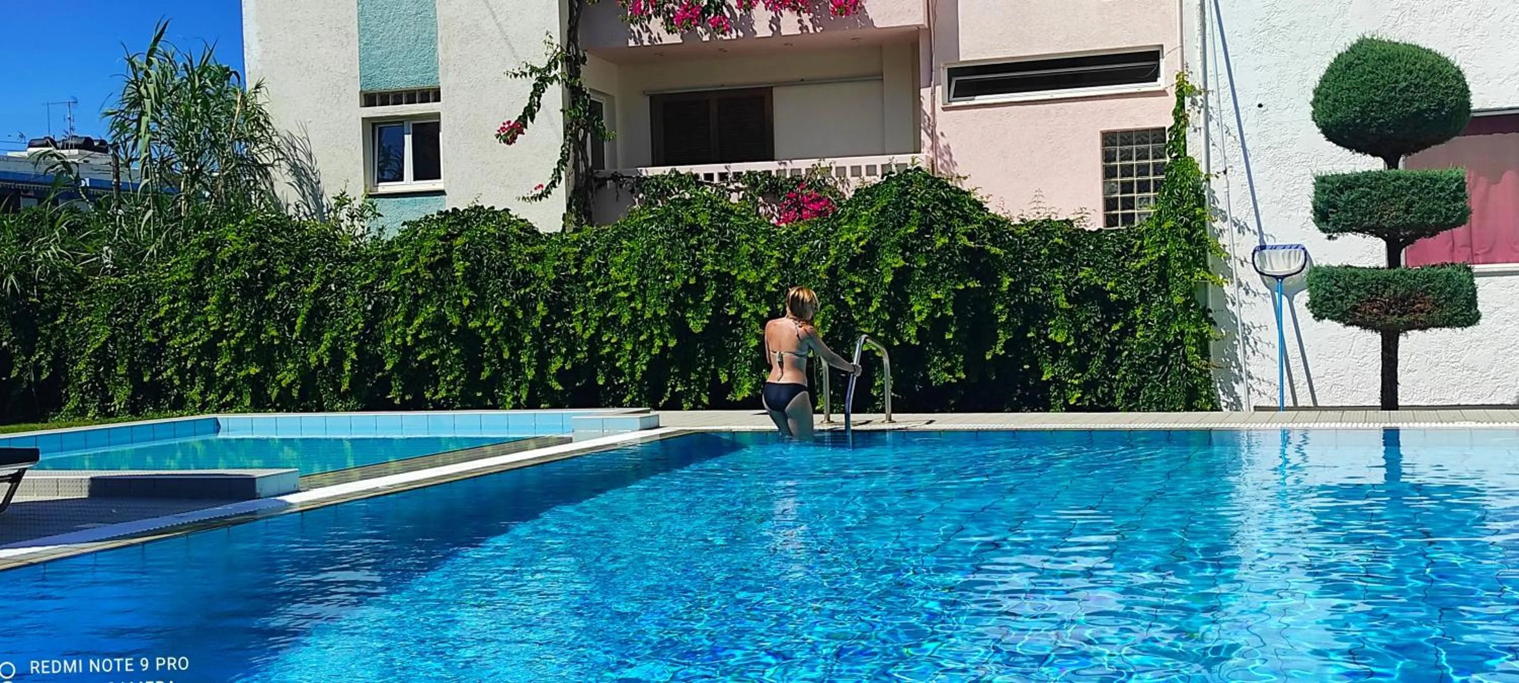 Swimming pool in Arlen Beach Hotel