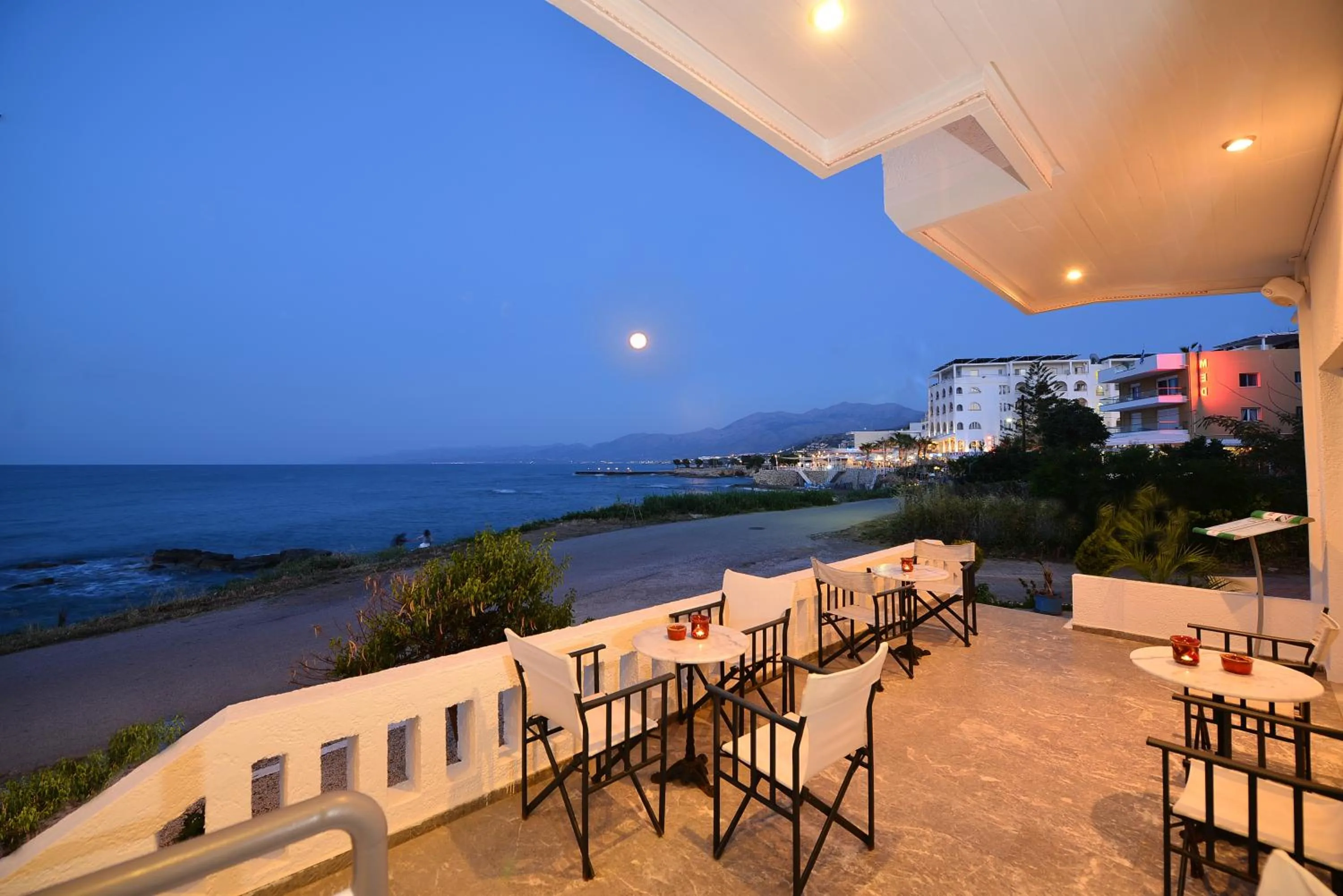 Night in Arlen Beach Hotel