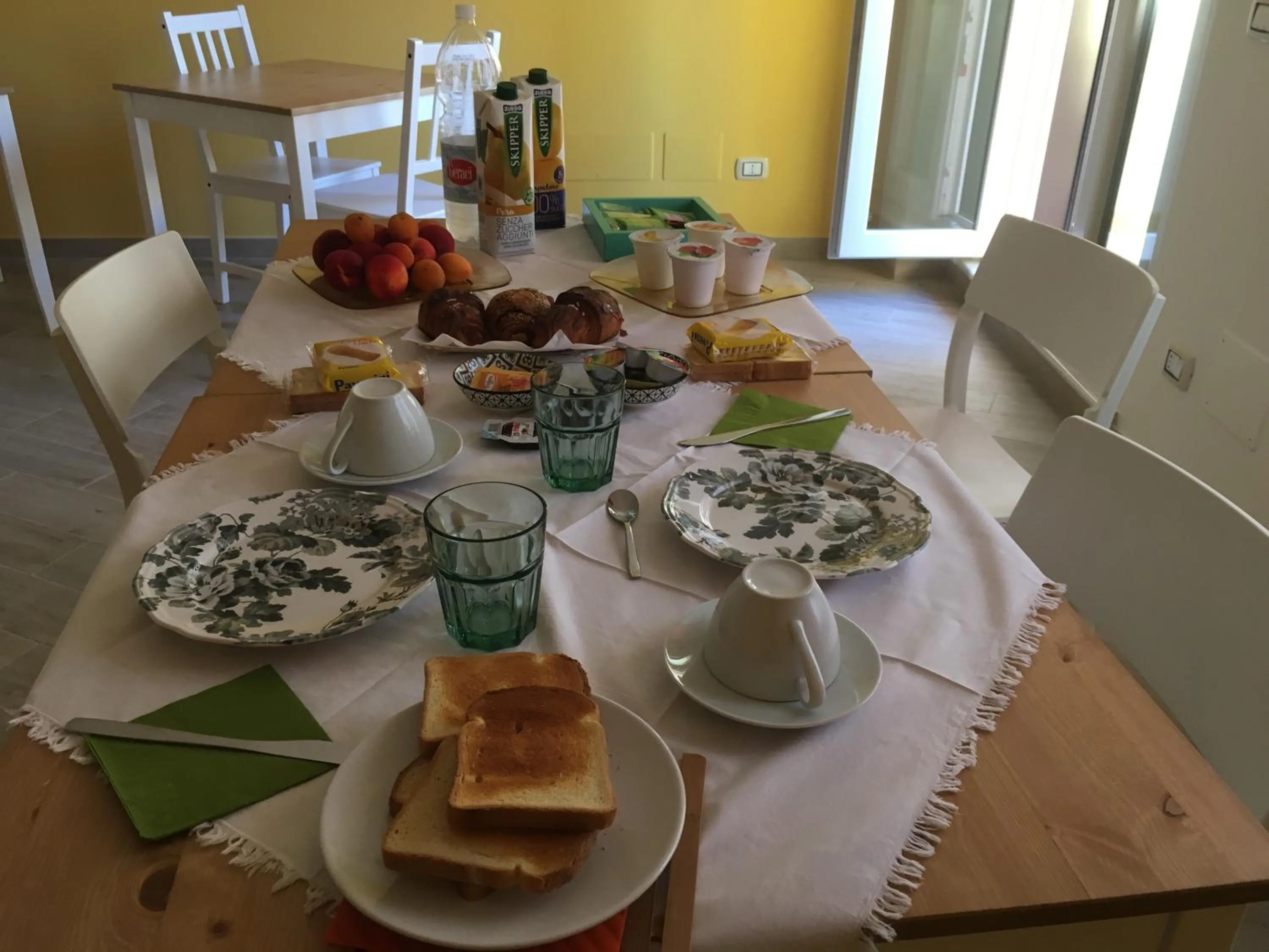 Continental breakfast in B&B Fleurs
