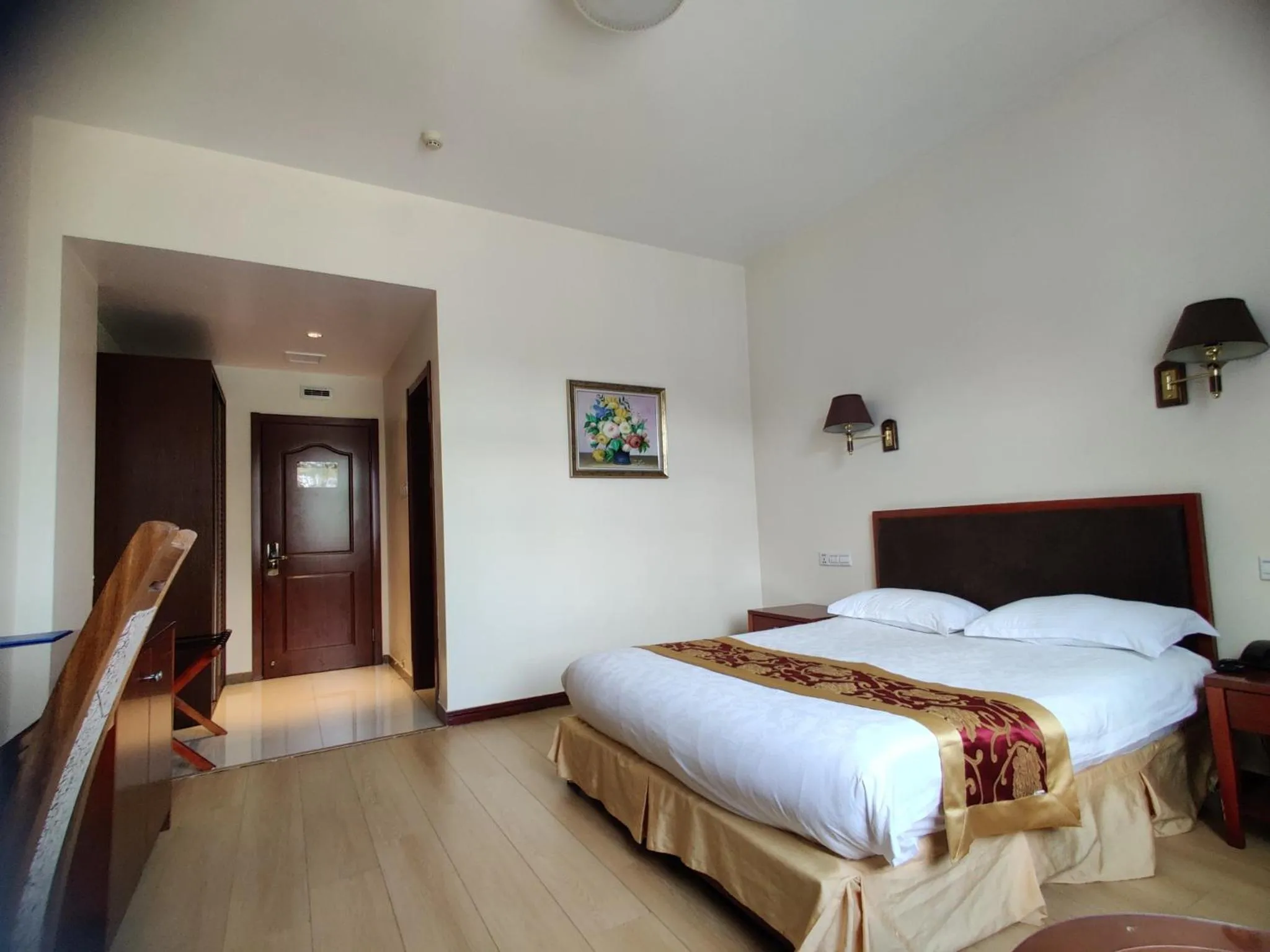 Bed in Soluxe Club International Hotel