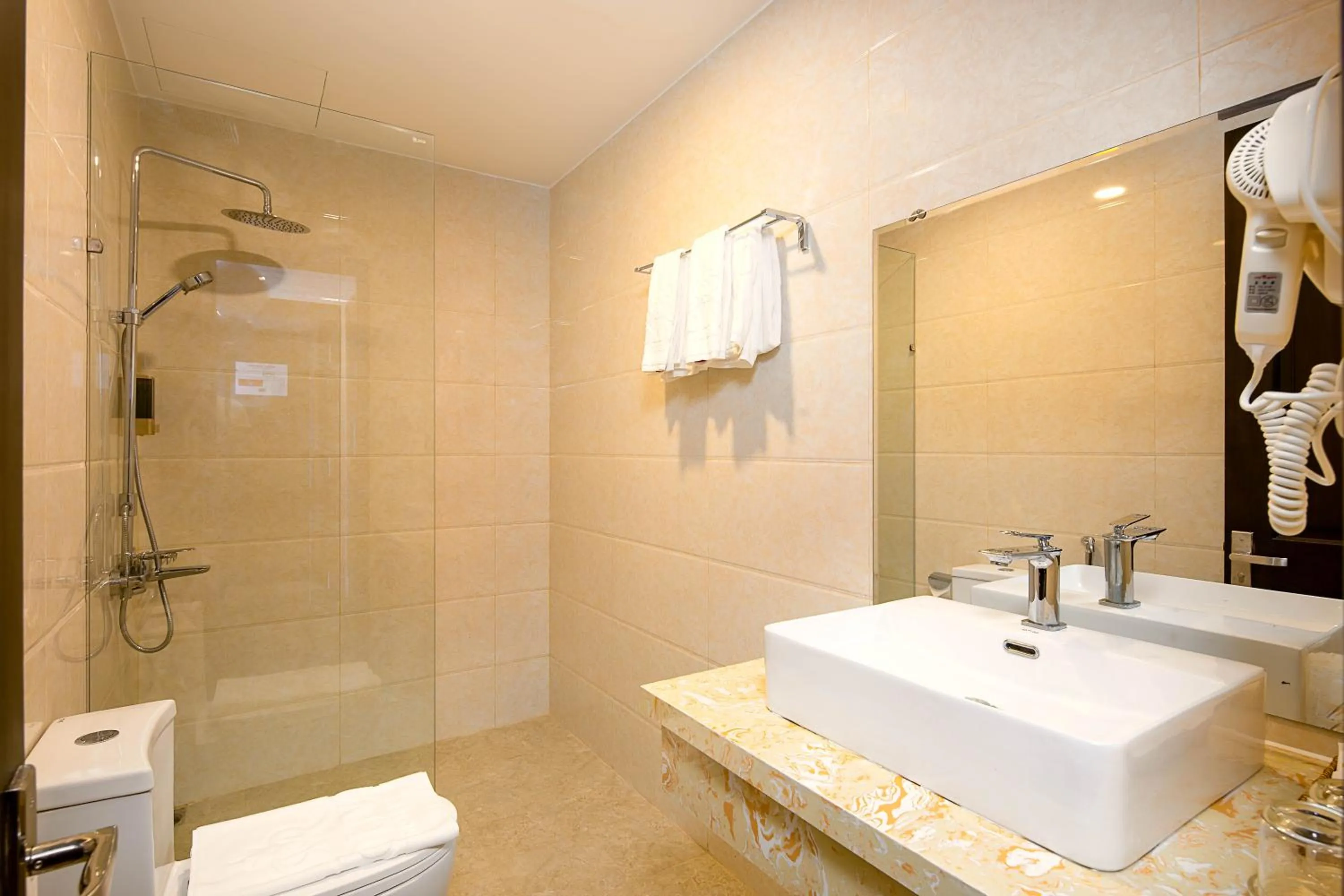 Shower in Roliva Hotel & Apartment Danang