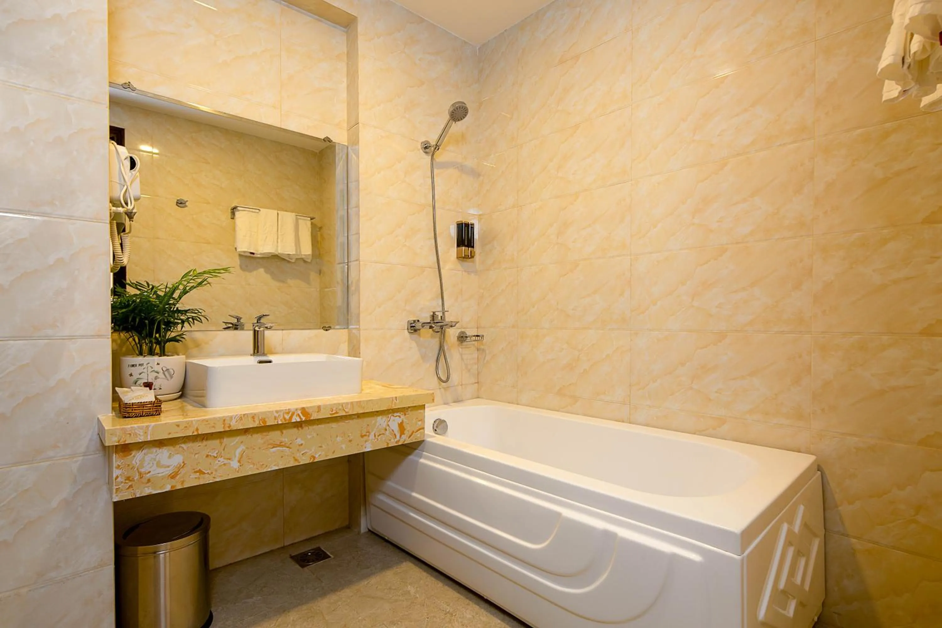Shower in Roliva Hotel & Apartment Danang