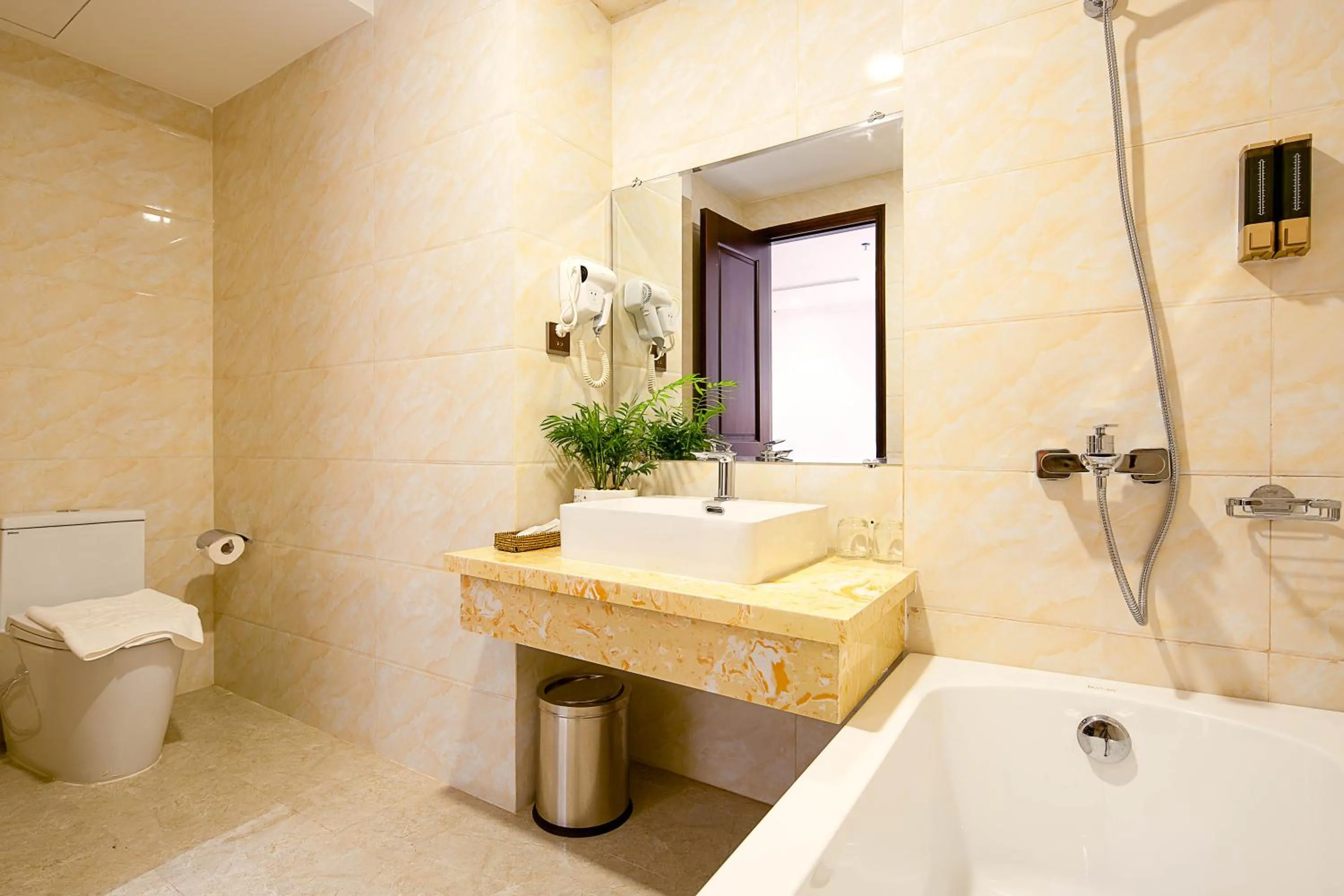 Shower in Roliva Hotel & Apartment Danang