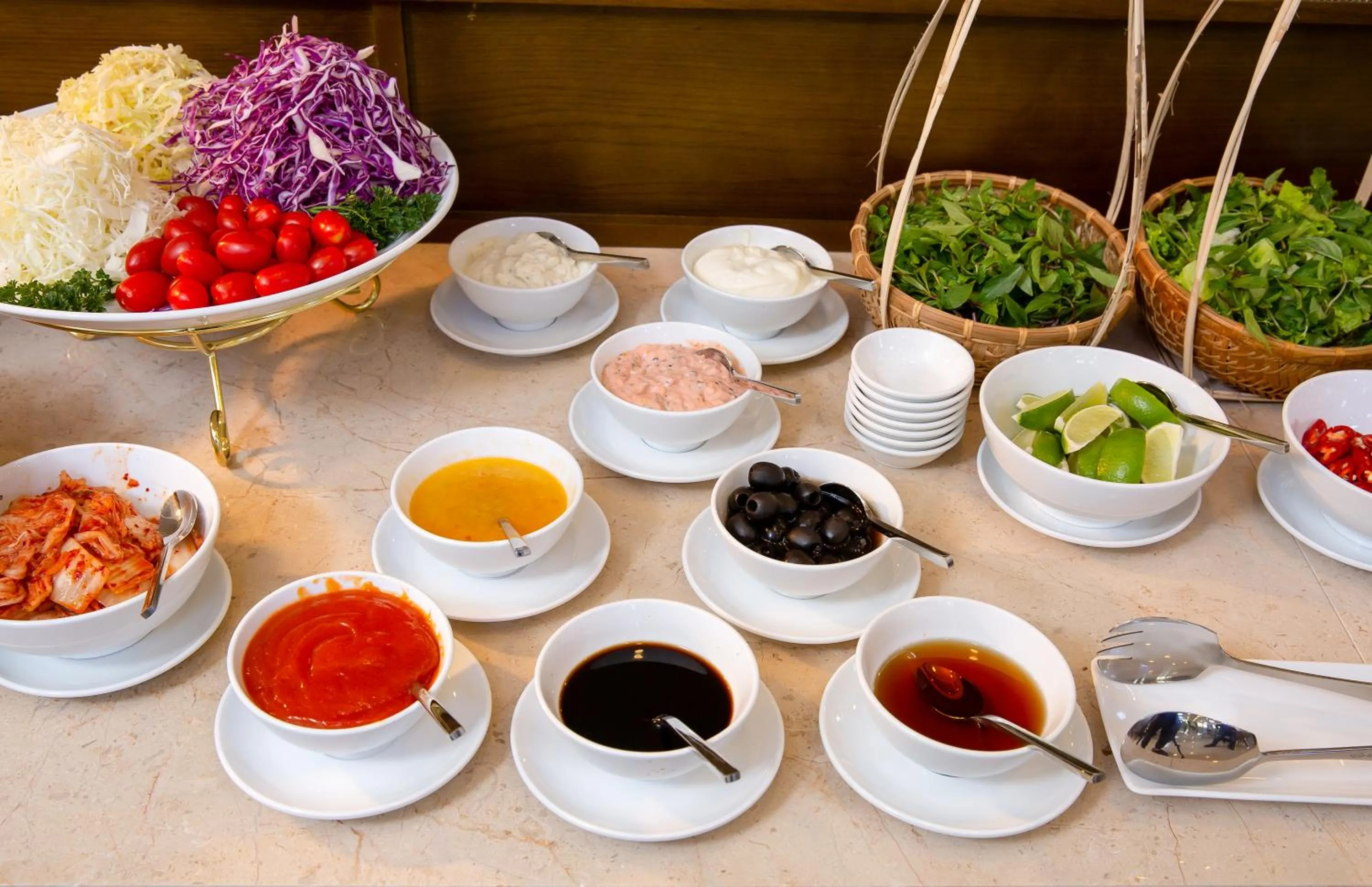 Restaurant/places to eat in Roliva Hotel & Apartment Danang