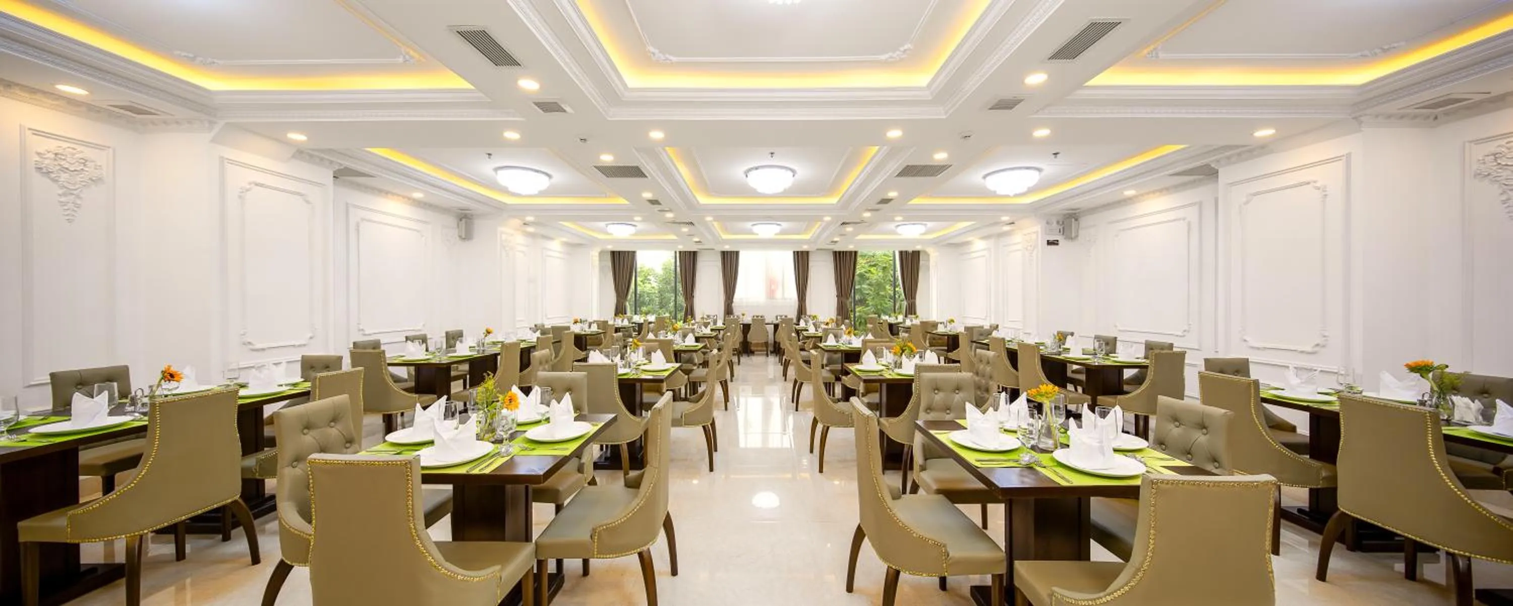Restaurant/places to eat in Roliva Hotel & Apartment Danang