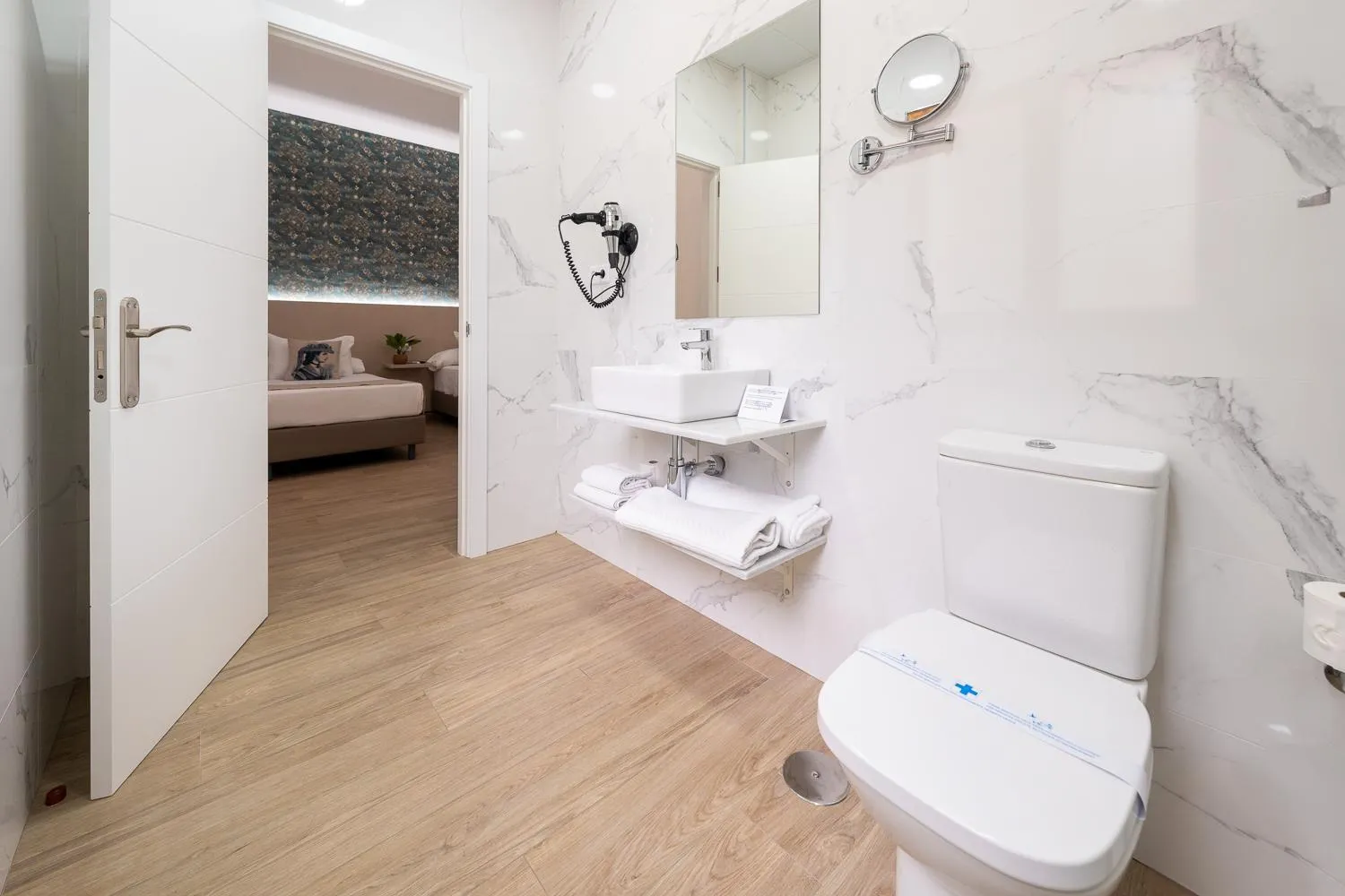 Bathroom in Hotel Plaza Del Castillo