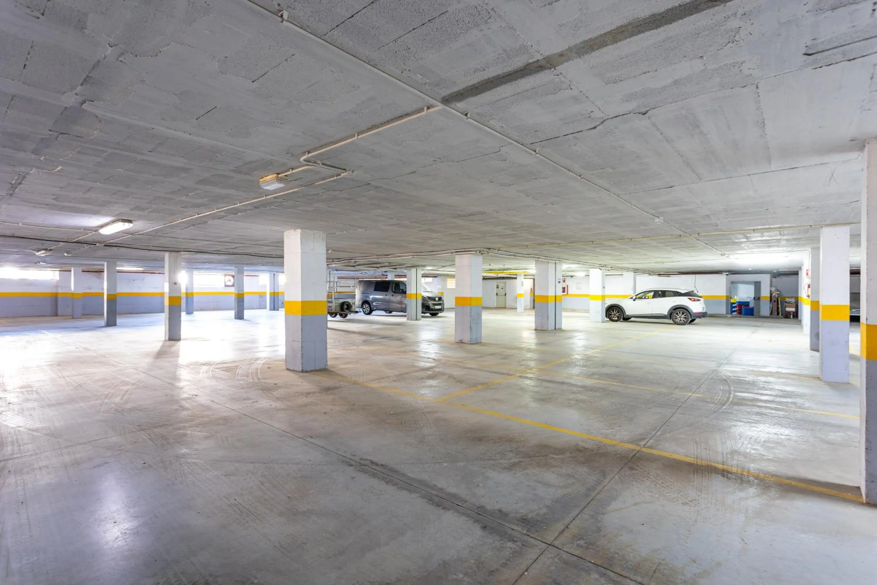 Parking in Hotel Plaza Del Castillo