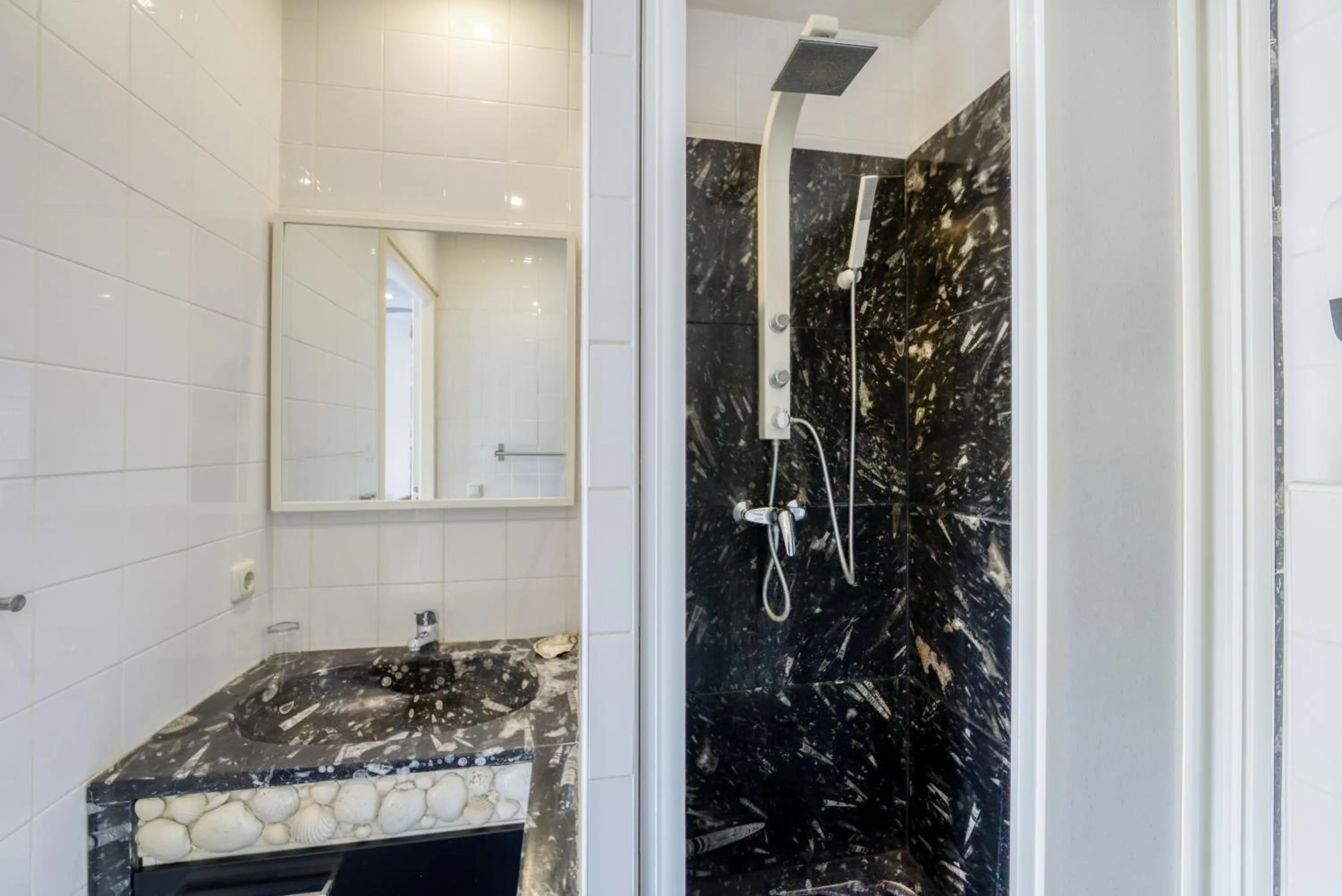 Shower in Meschermolen