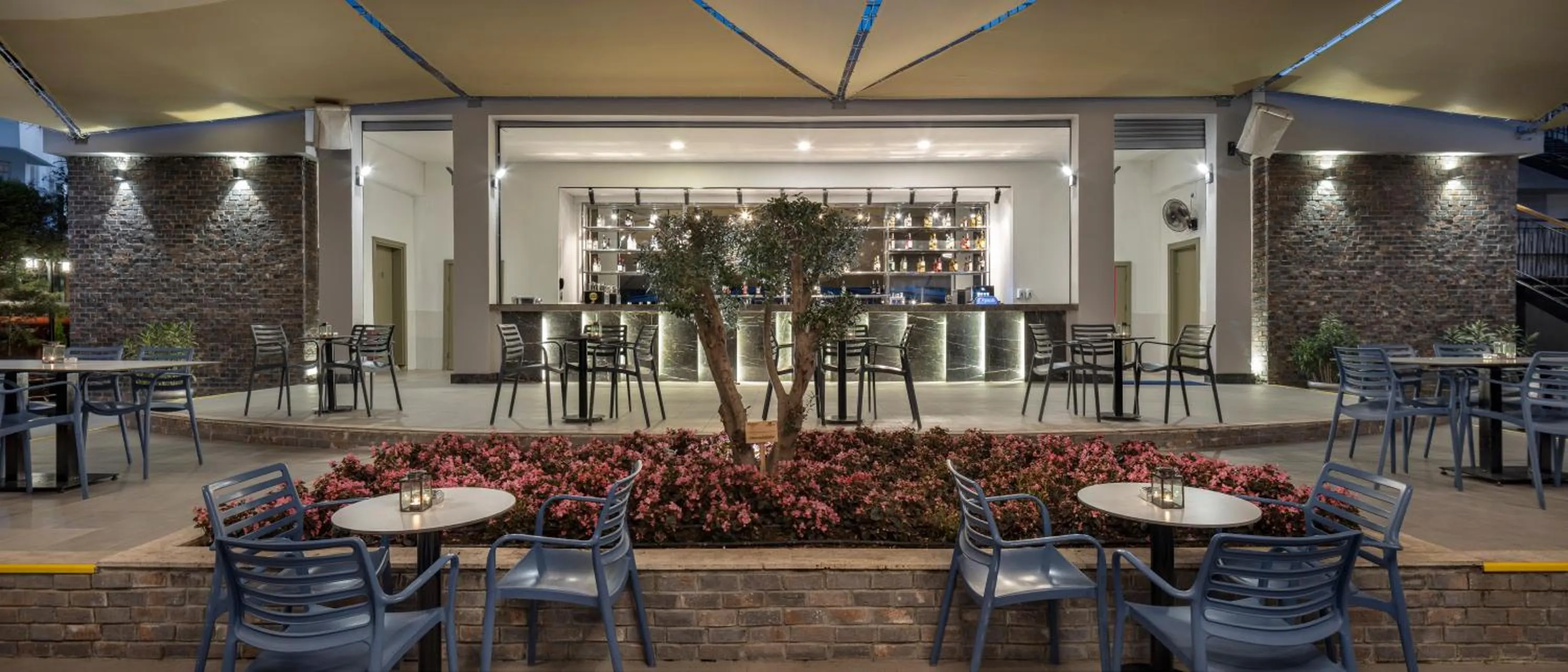 Lounge or bar in Ramada Resort By Wyndham Lara