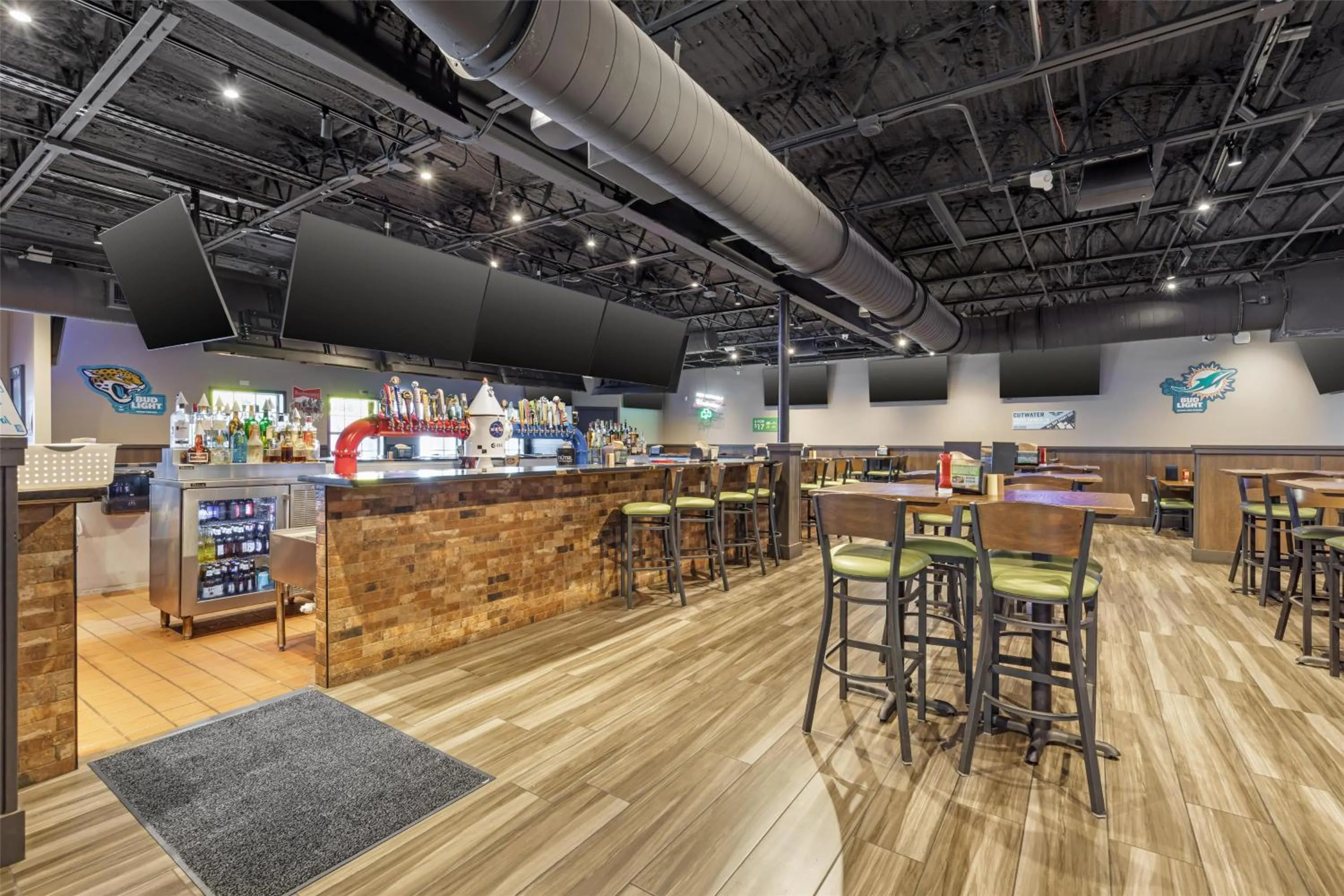 Restaurant/places to eat in Best Western Space Shuttle Inn