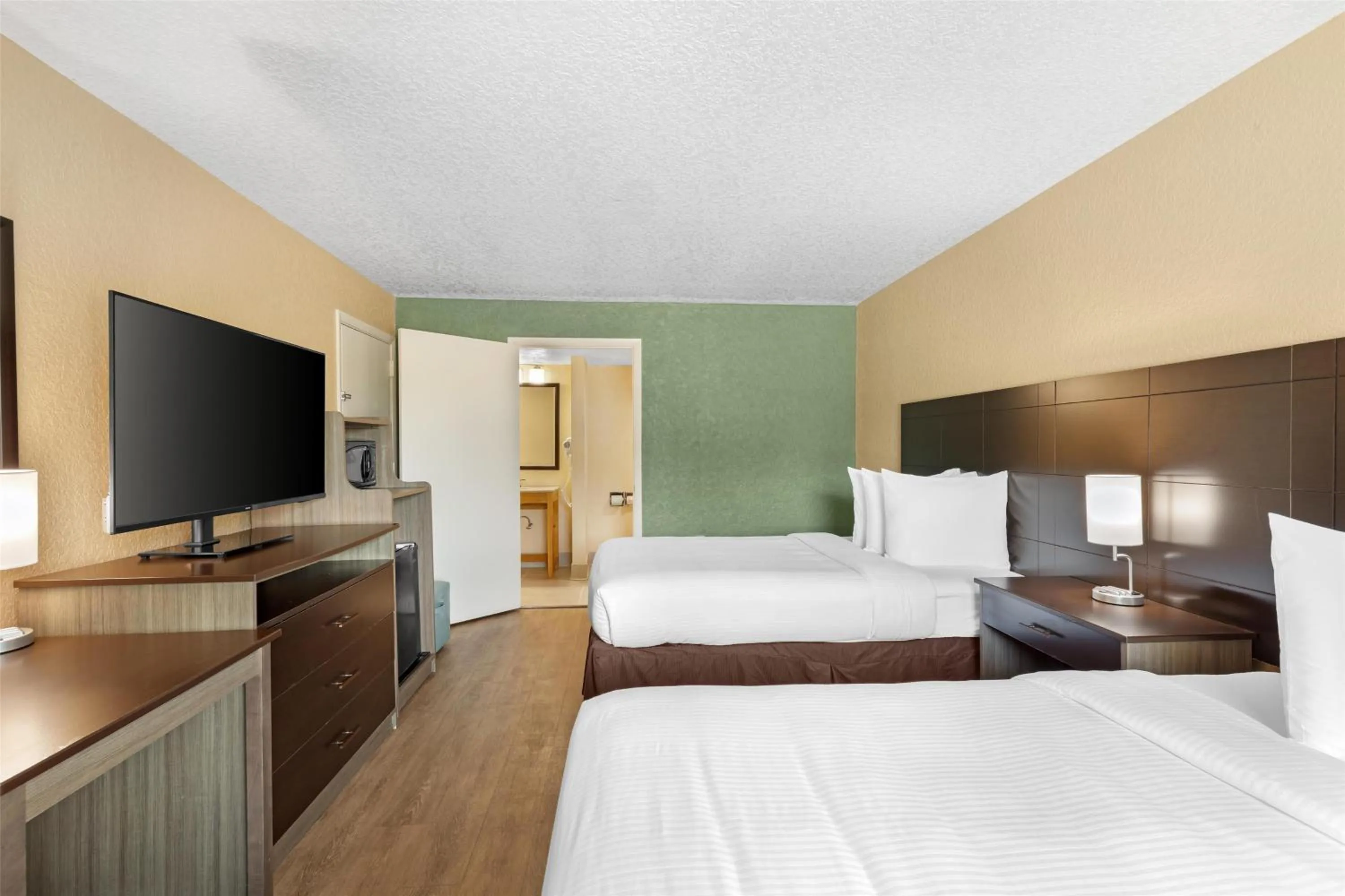 Bedroom, Bed in Best Western Space Shuttle Inn