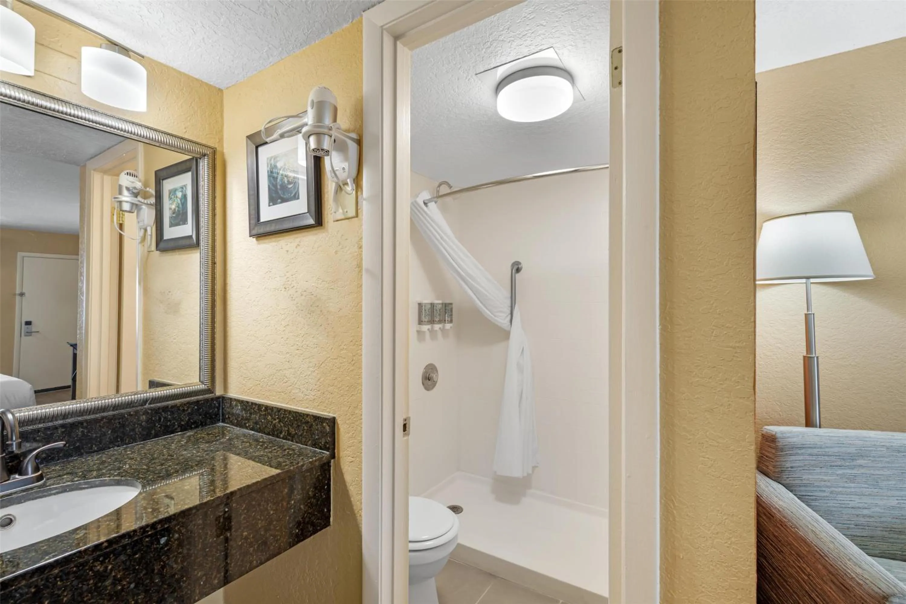 Bathroom, Bed in Best Western Space Shuttle Inn