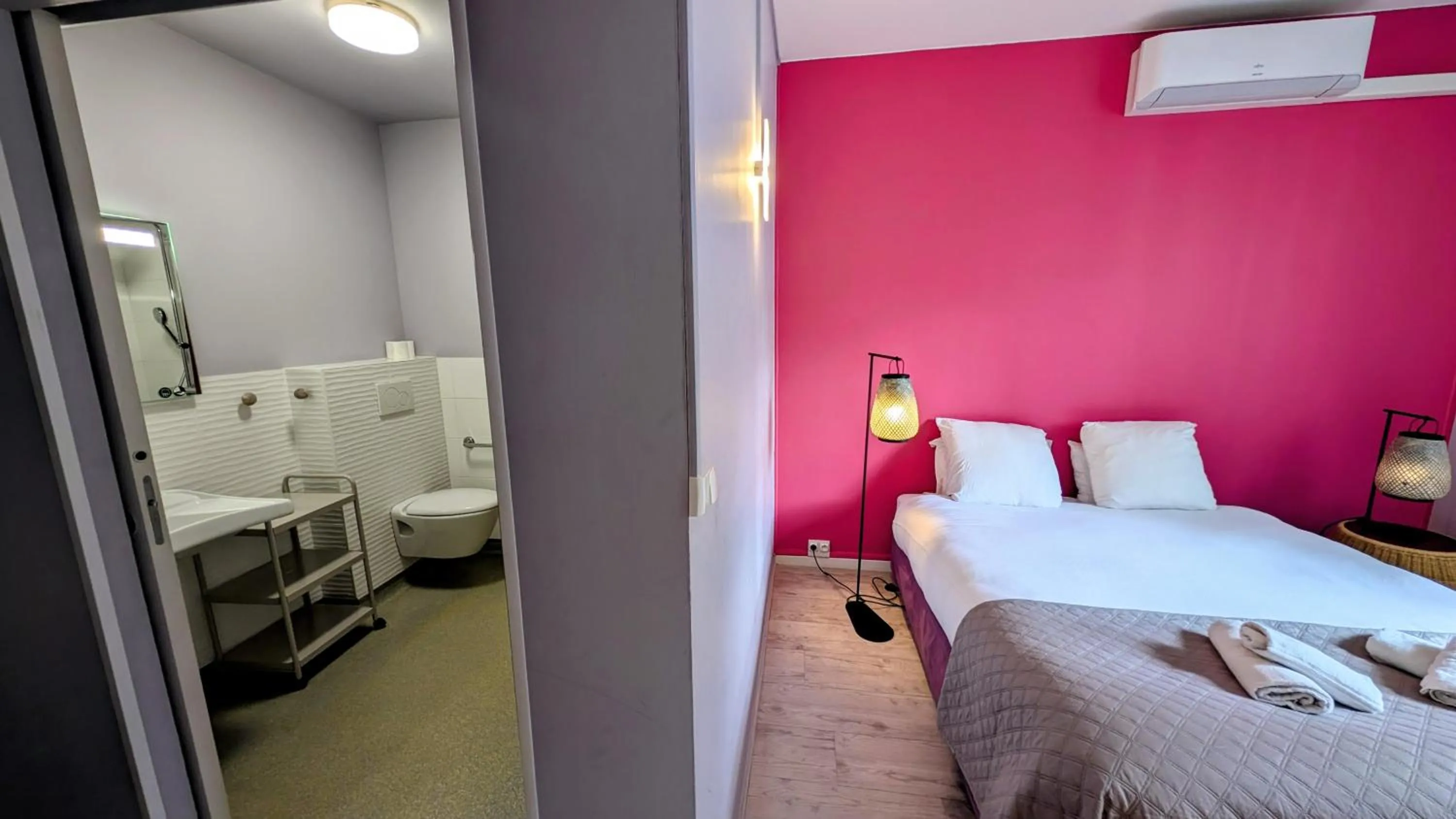 Photo of the whole room, Bed in MOODz HOTEL VIENNE