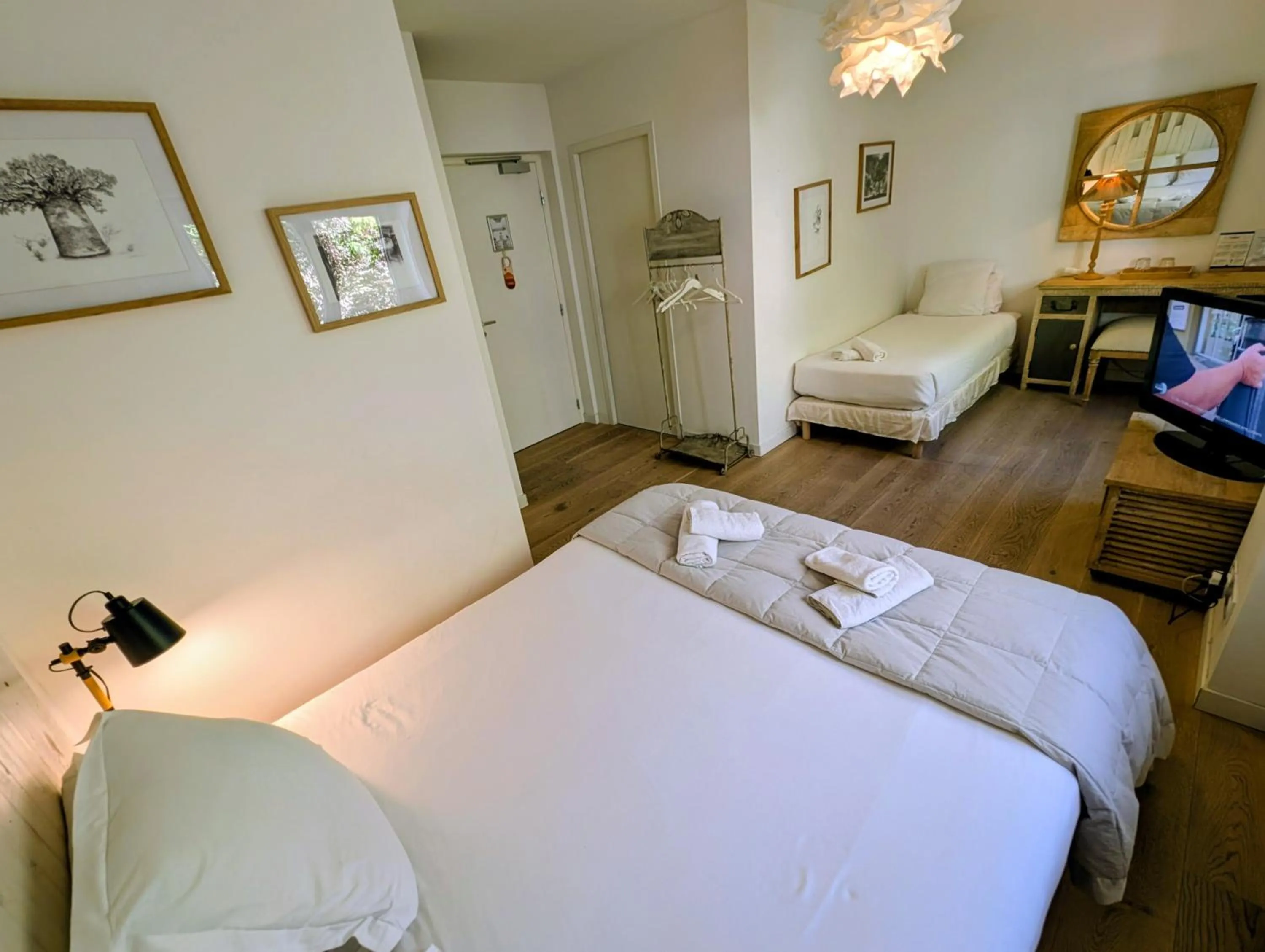 Photo of the whole room, Bed in MOODz HOTEL VIENNE