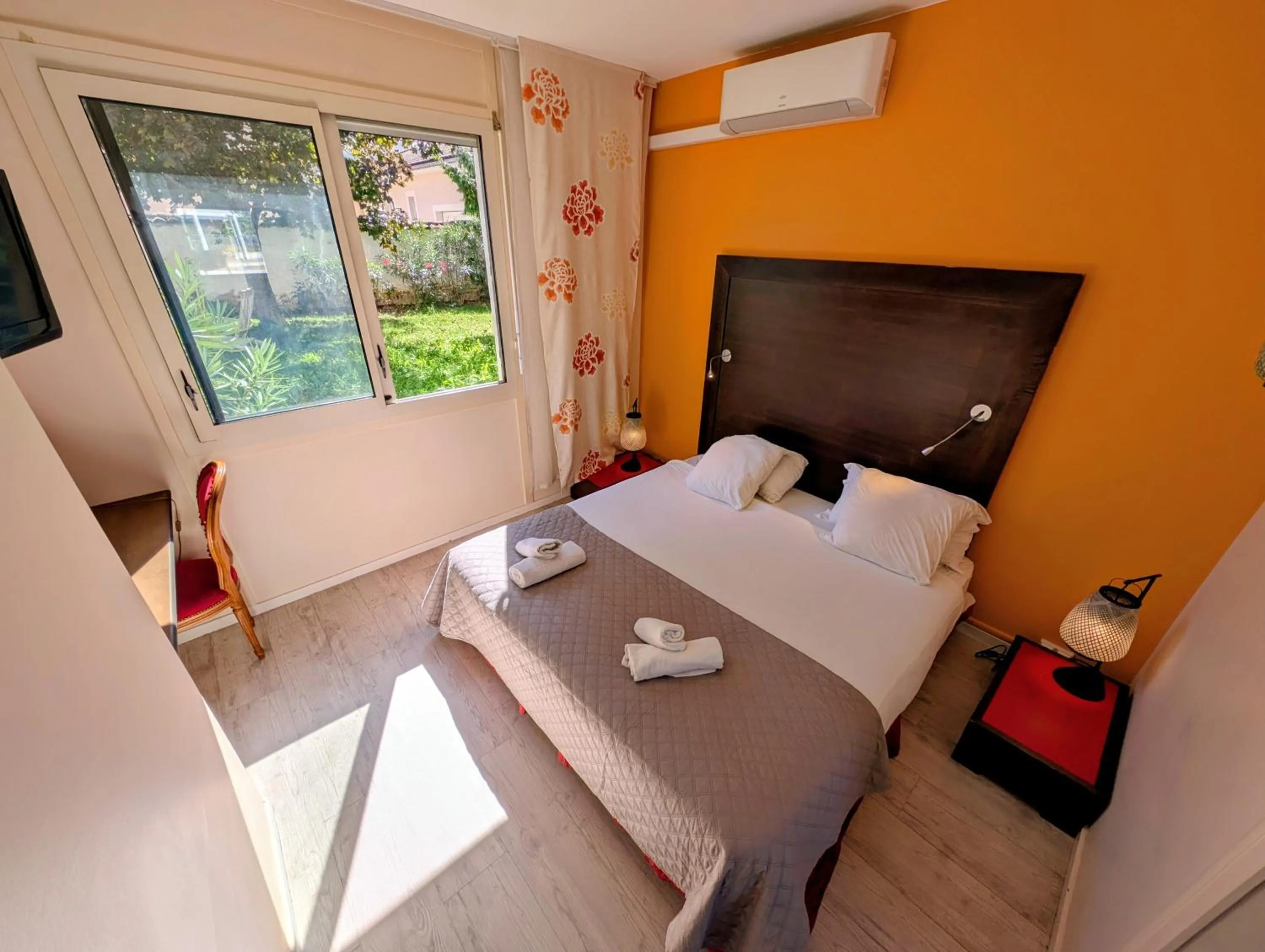 Photo of the whole room, Bed in MOODz HOTEL VIENNE