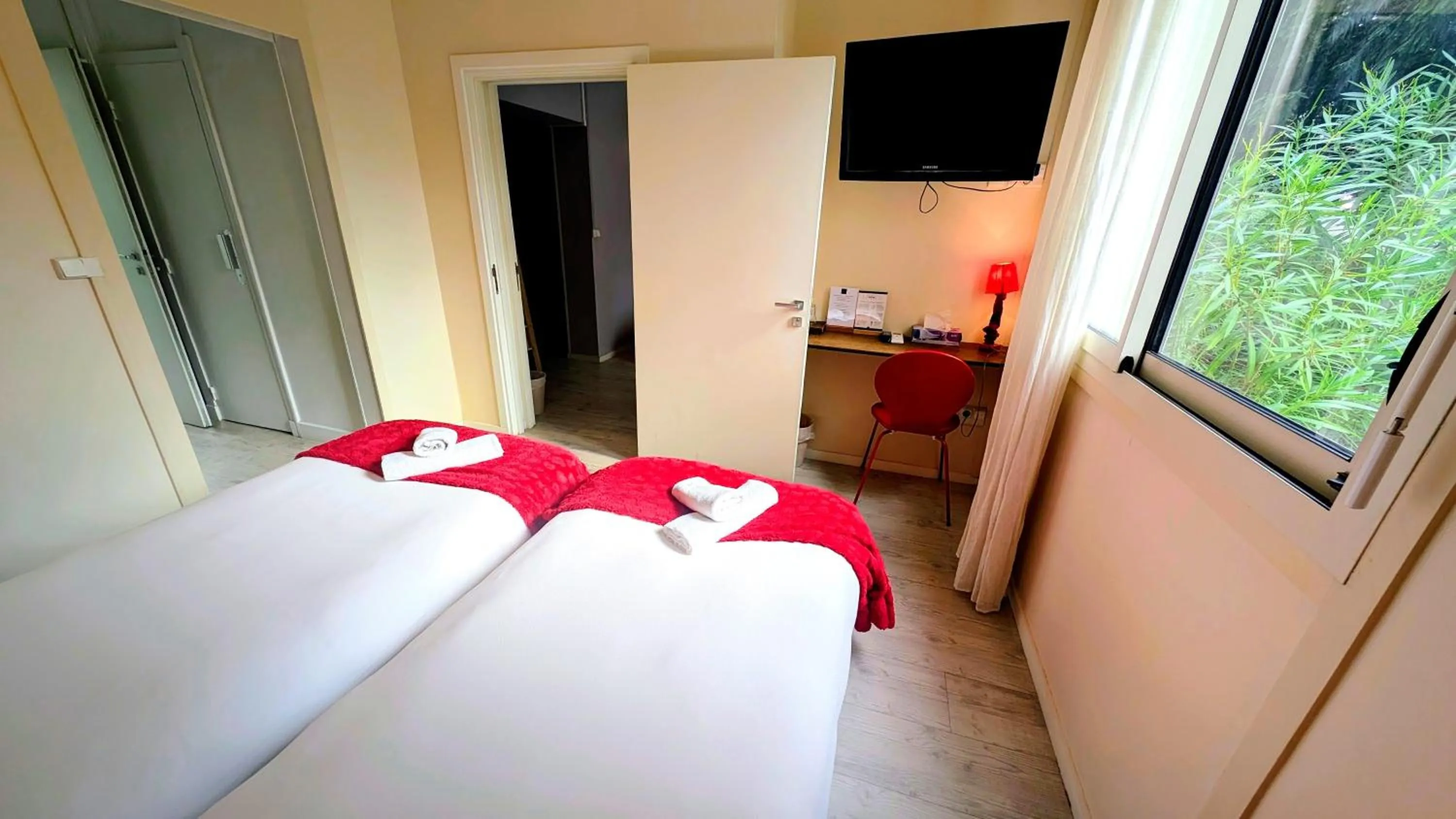 Photo of the whole room, Bed in MOODz HOTEL VIENNE